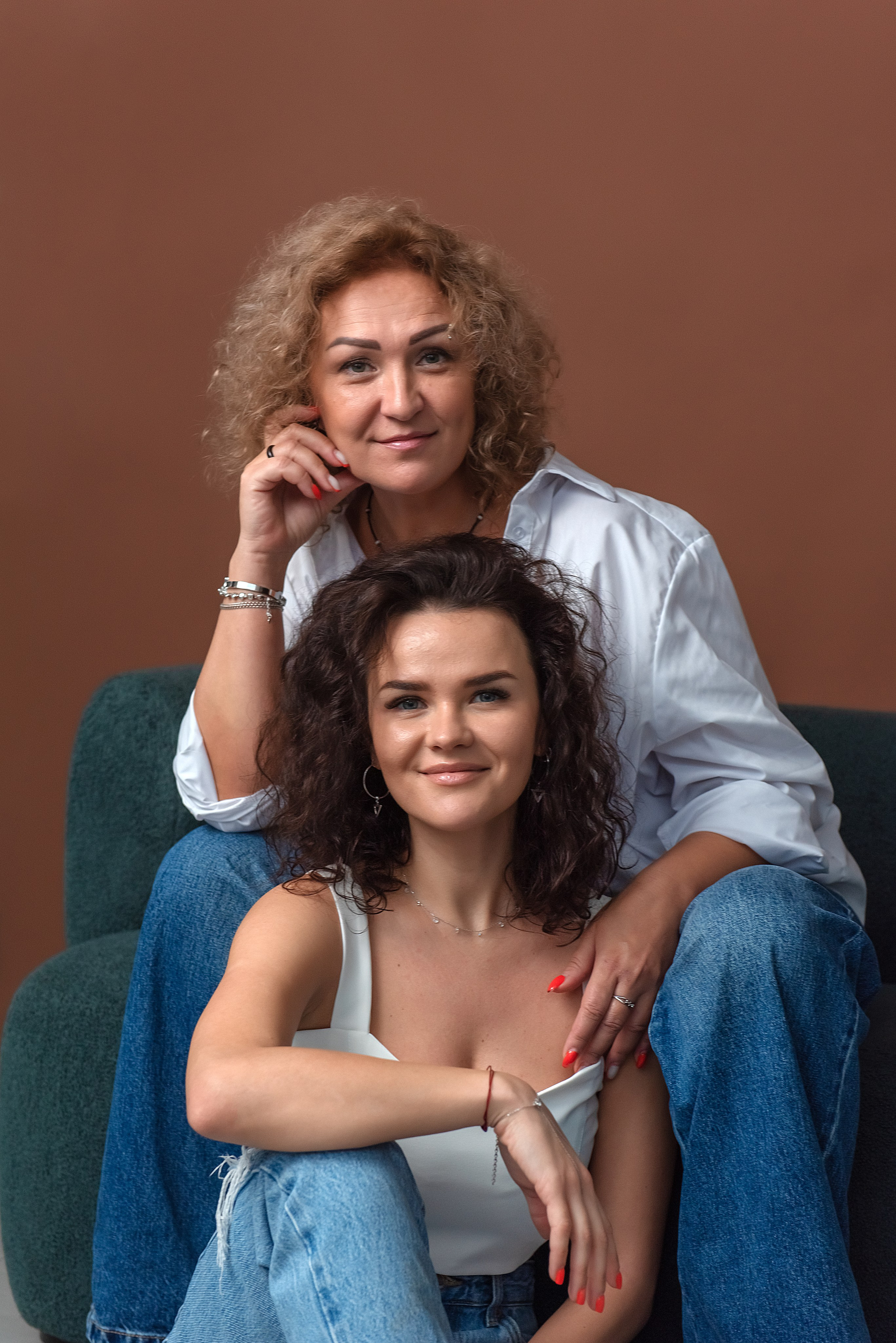 Студийная съемка «Мама с дочкой» Оля и Алина. Семейный и коммерческий фотограф в Сочи Александр Бодунов