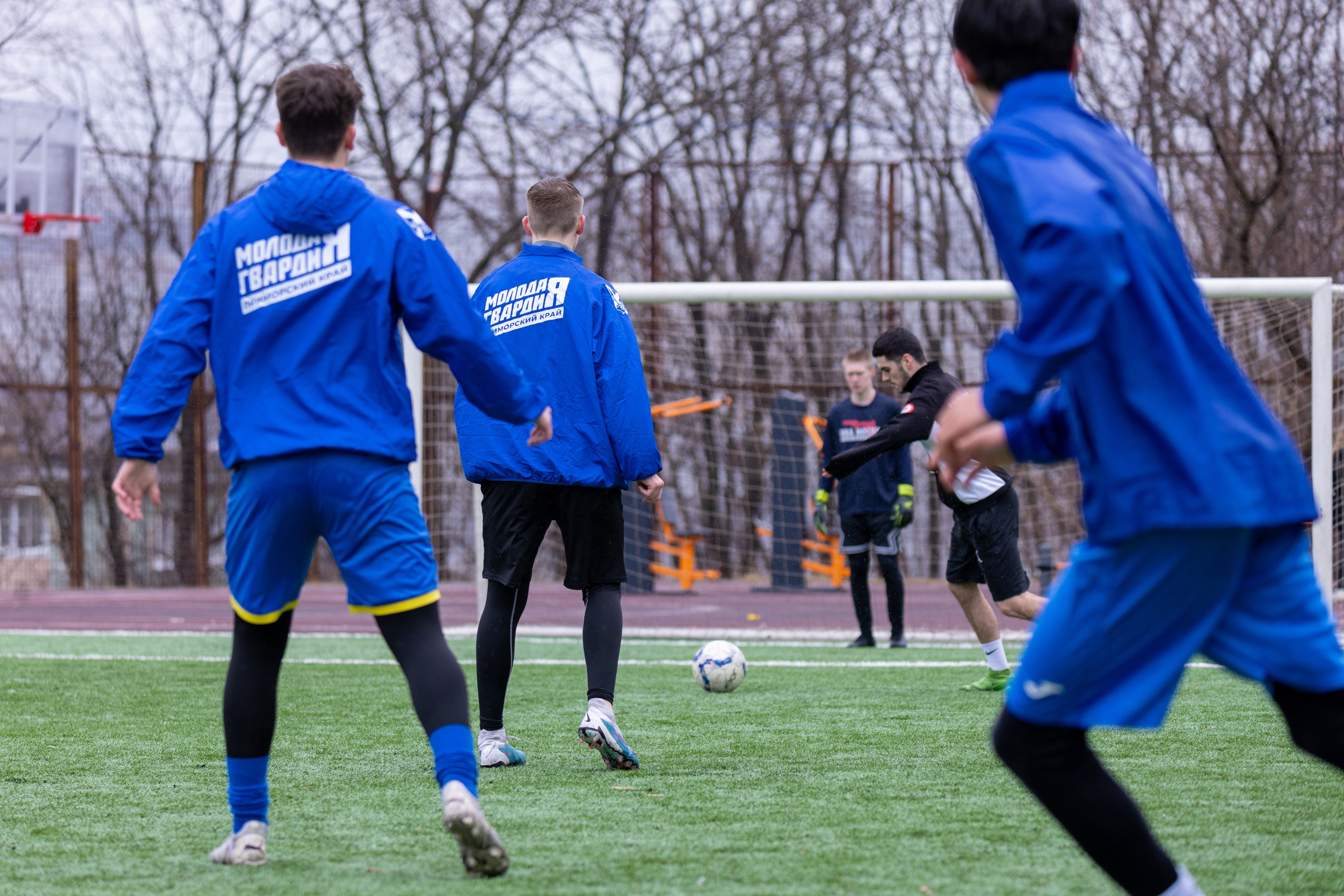 Товарищеский матч по футболу между ФК «Молодая Гвардия» и ФК «Культура». Олег Катакинов| Репортажный фотограф в городе у моря (Владивосток)