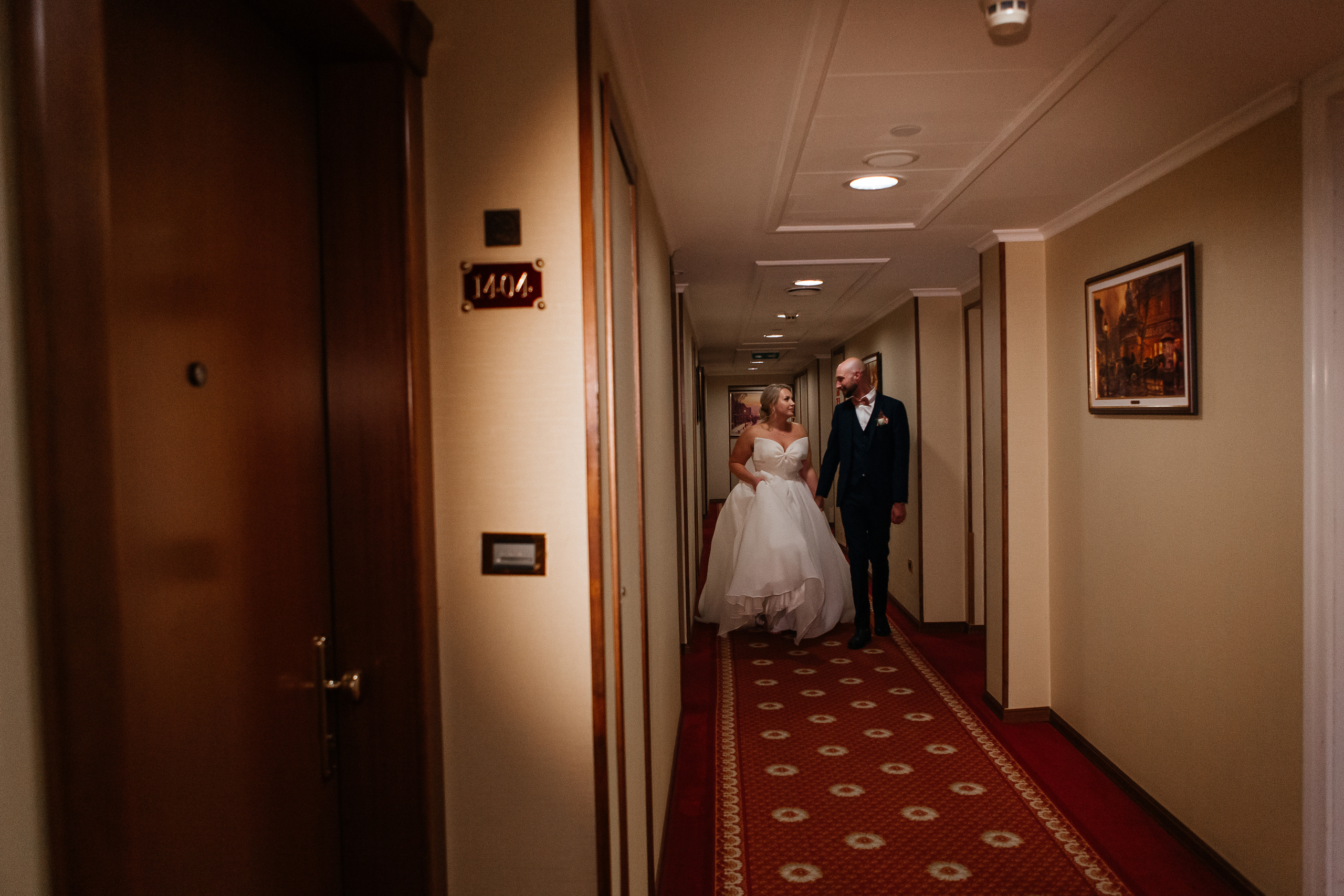 Свадебная фотосессия в отеле Золотое кольцо и ресторане Турандот. Свадебный фотограф в Москве Дарья Олендарёва