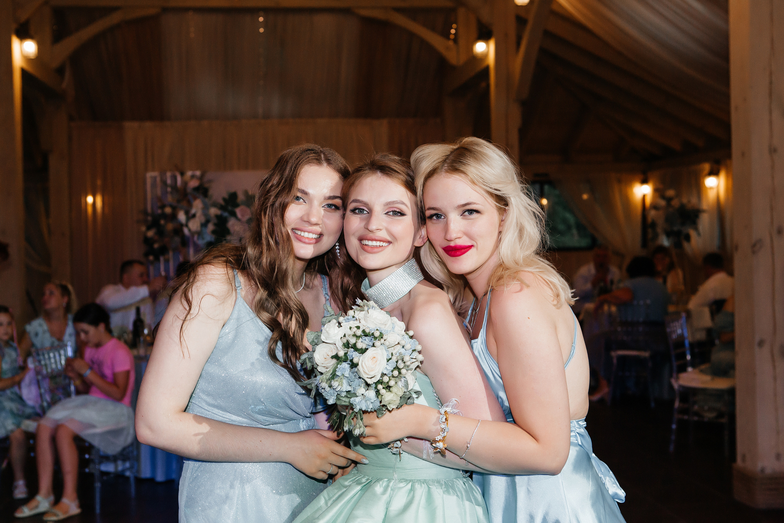 Свадебная фотосессия в усадьбе Архангельское и Голицын Клуб. Свадебный фотограф в Москве Дарья Олендарёва