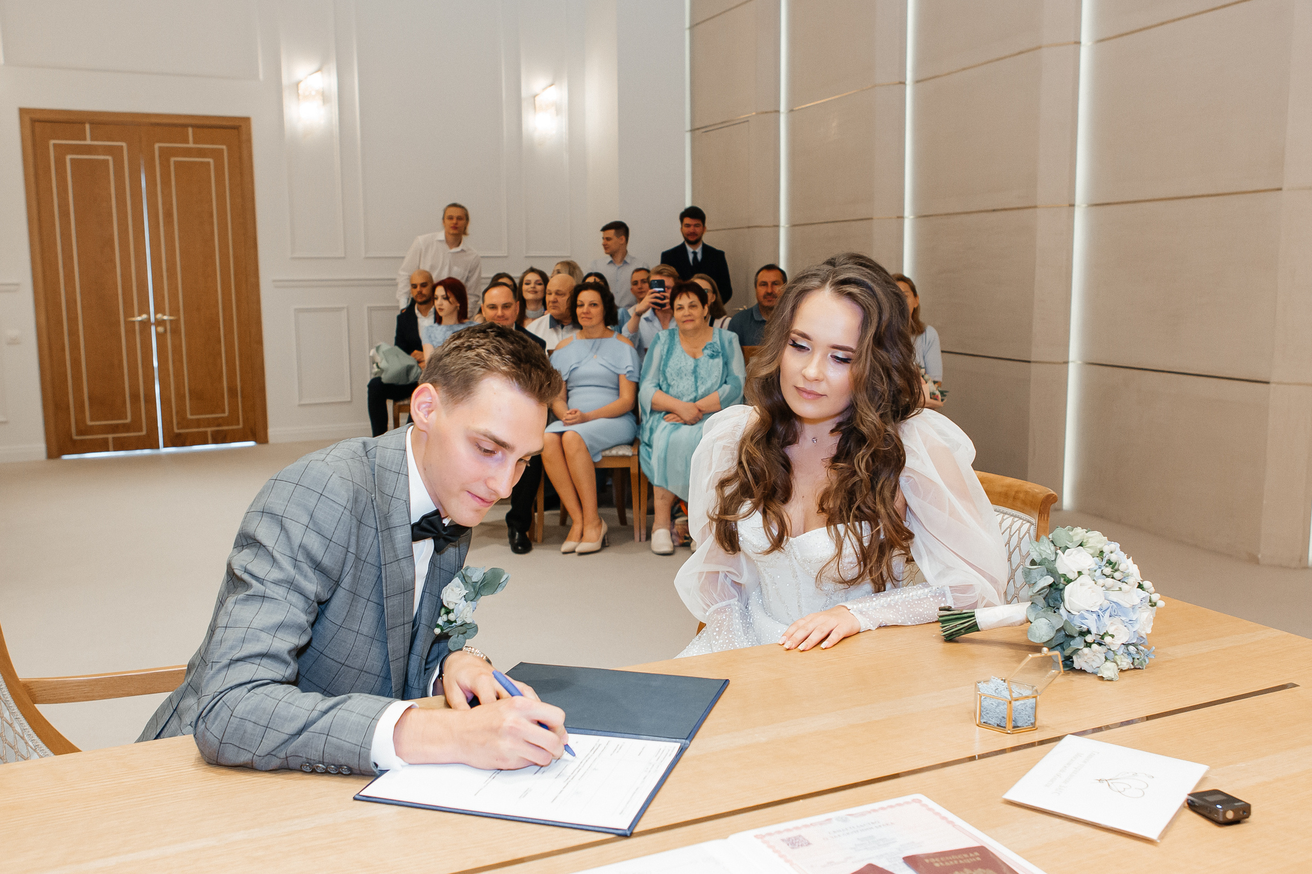 Свадебная фотосессия в усадьбе Архангельское и Голицын Клуб. Свадебный фотограф в Москве Дарья Олендарёва