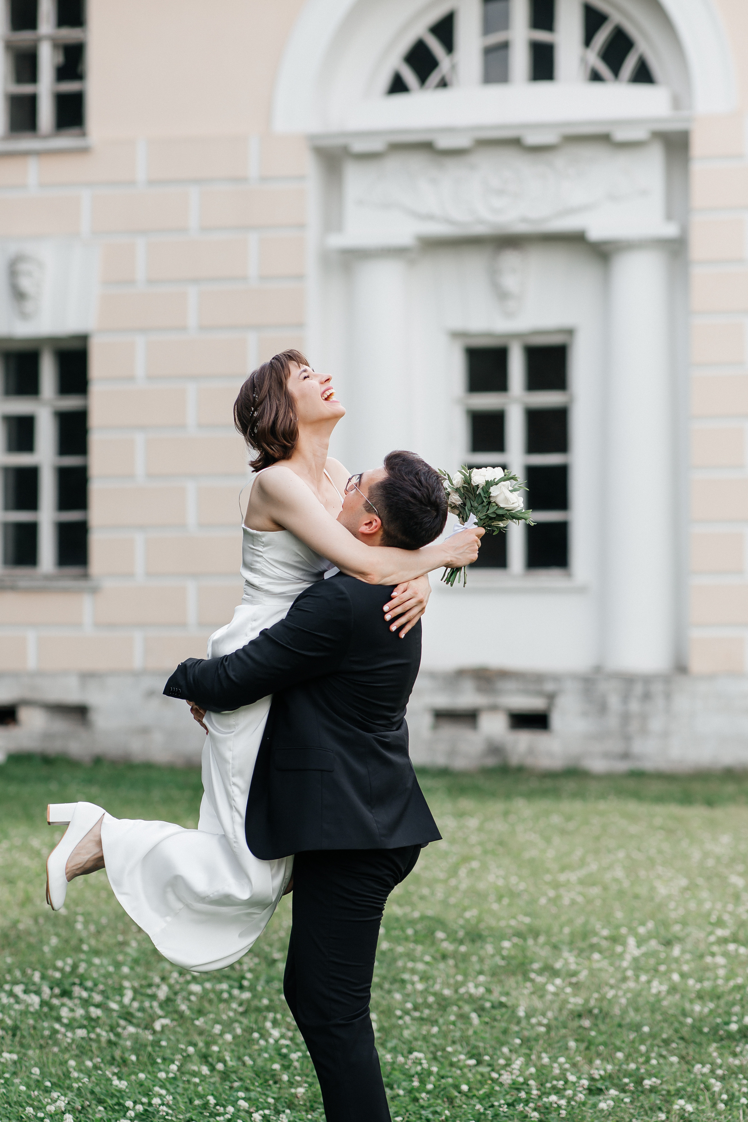 Свадебная фотосессия в парке Кузьминки. Свадебный фотограф в Москве Дарья Олендарёва