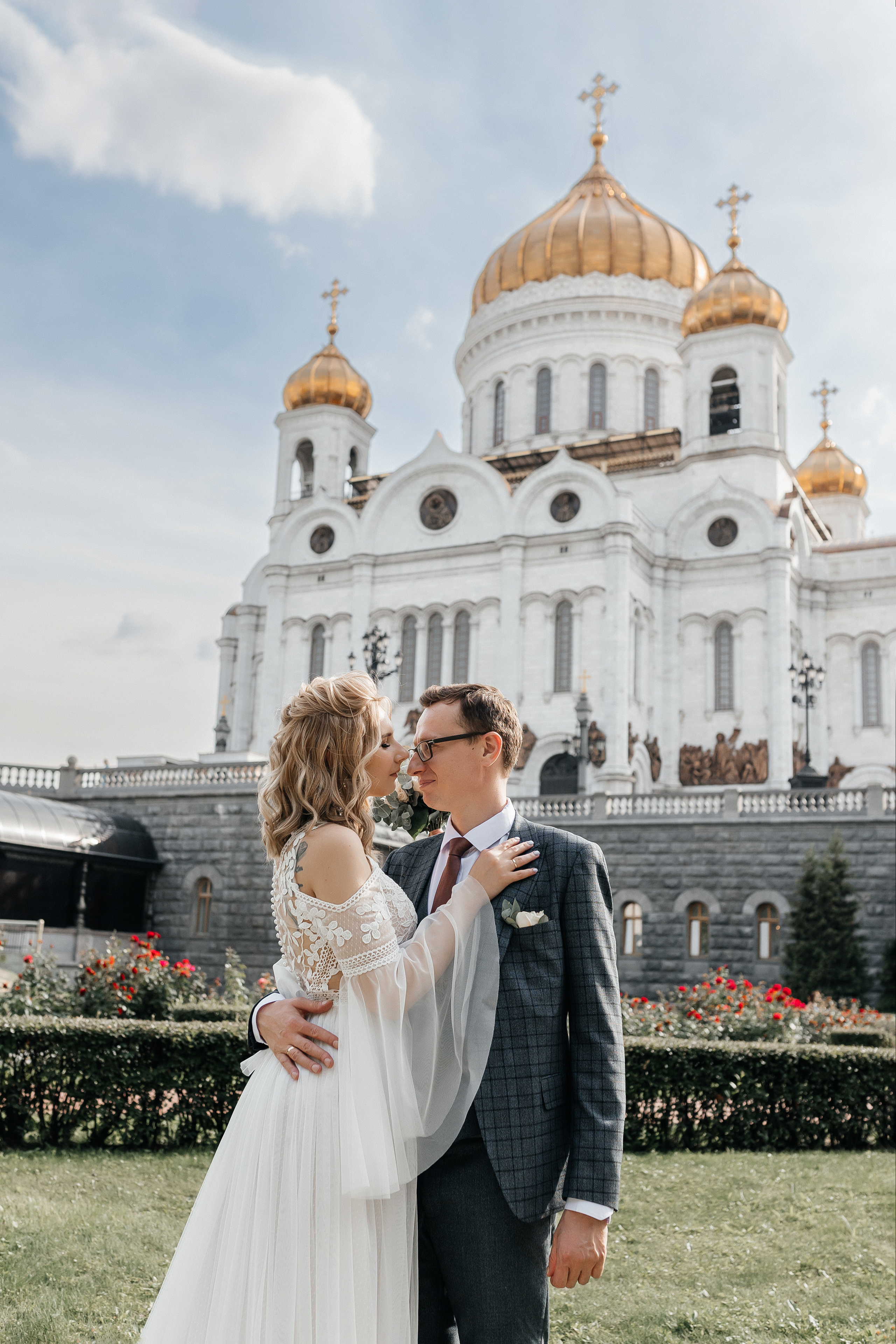Свадебная фотосъемка у Храма Христа Спасителя