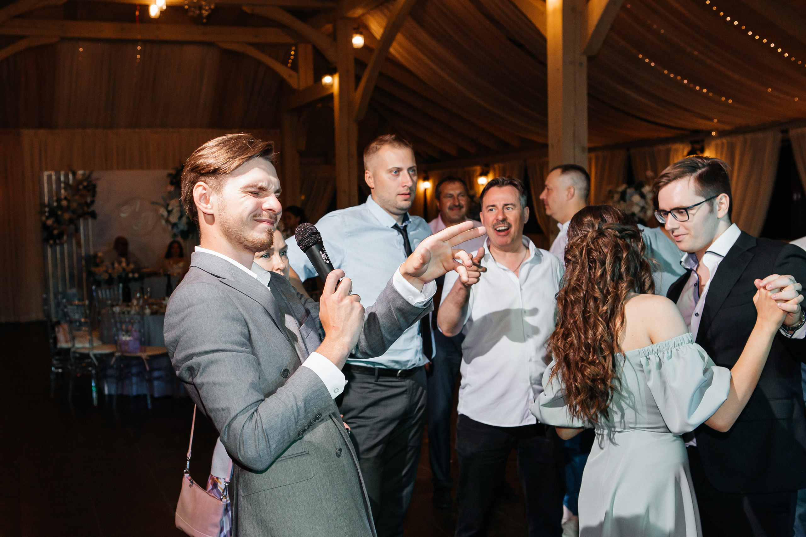 Свадебная фотосессия в усадьбе Архангельское и Голицын Клуб. Свадебный фотограф в Москве Дарья Олендарёва