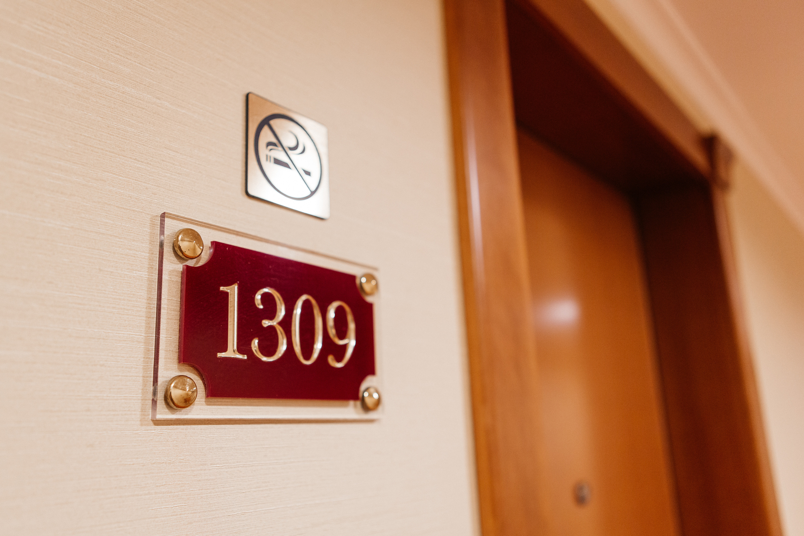 Свадебная фотосессия в отеле Золотое кольцо и ресторане Турандот. Свадебный фотограф в Москве Дарья Олендарёва