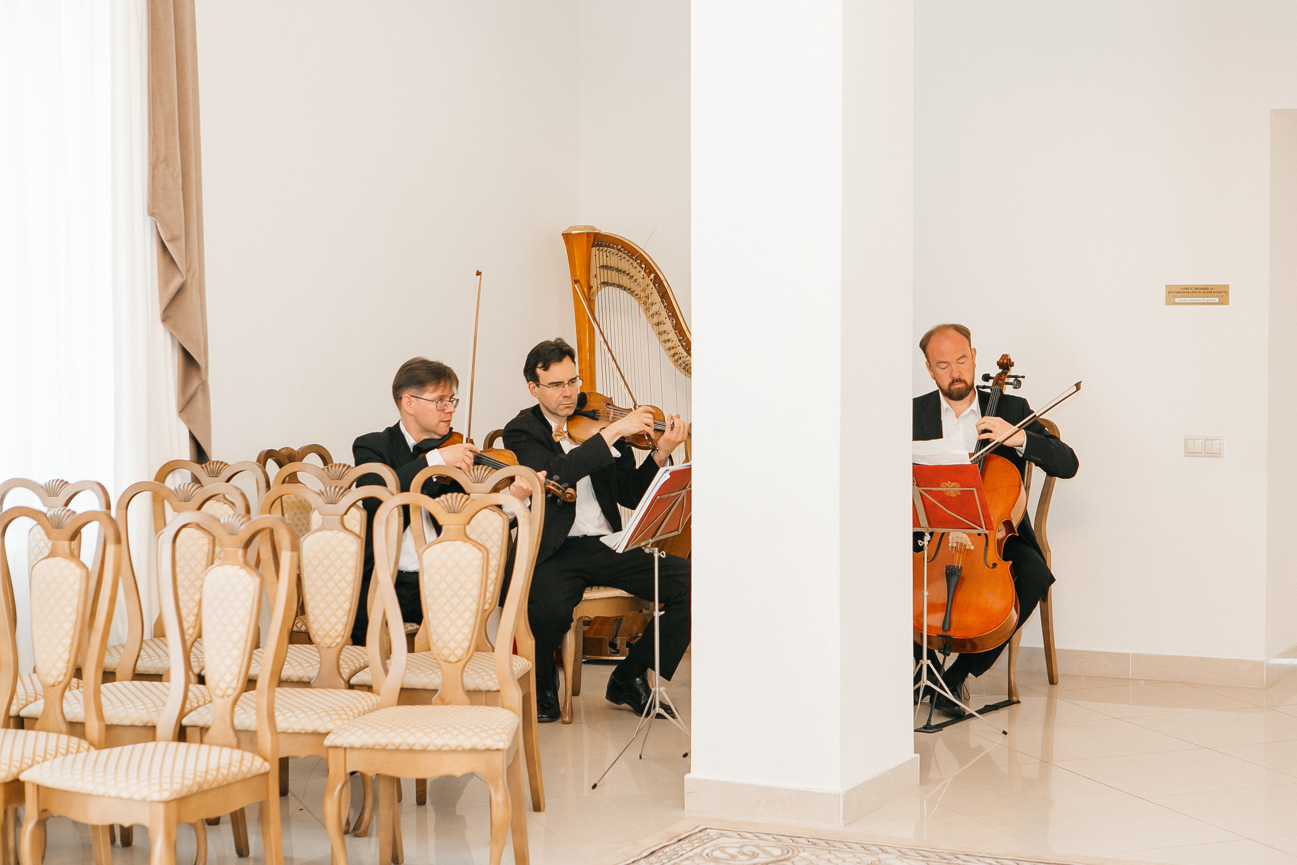 Свадебная фотосессия на ВДНХ. Свадебный фотограф в Москве Дарья Олендарёва