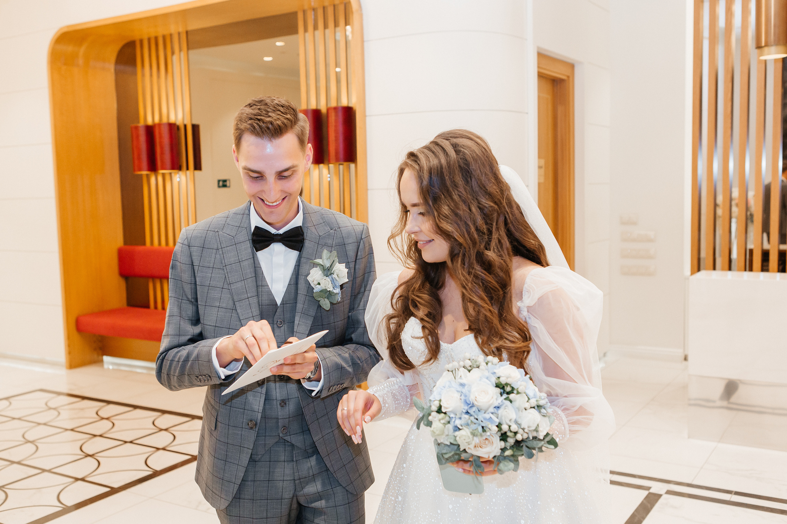 Свадебная фотосессия в усадьбе Архангельское и Голицын Клуб. Свадебный фотограф в Москве Дарья Олендарёва