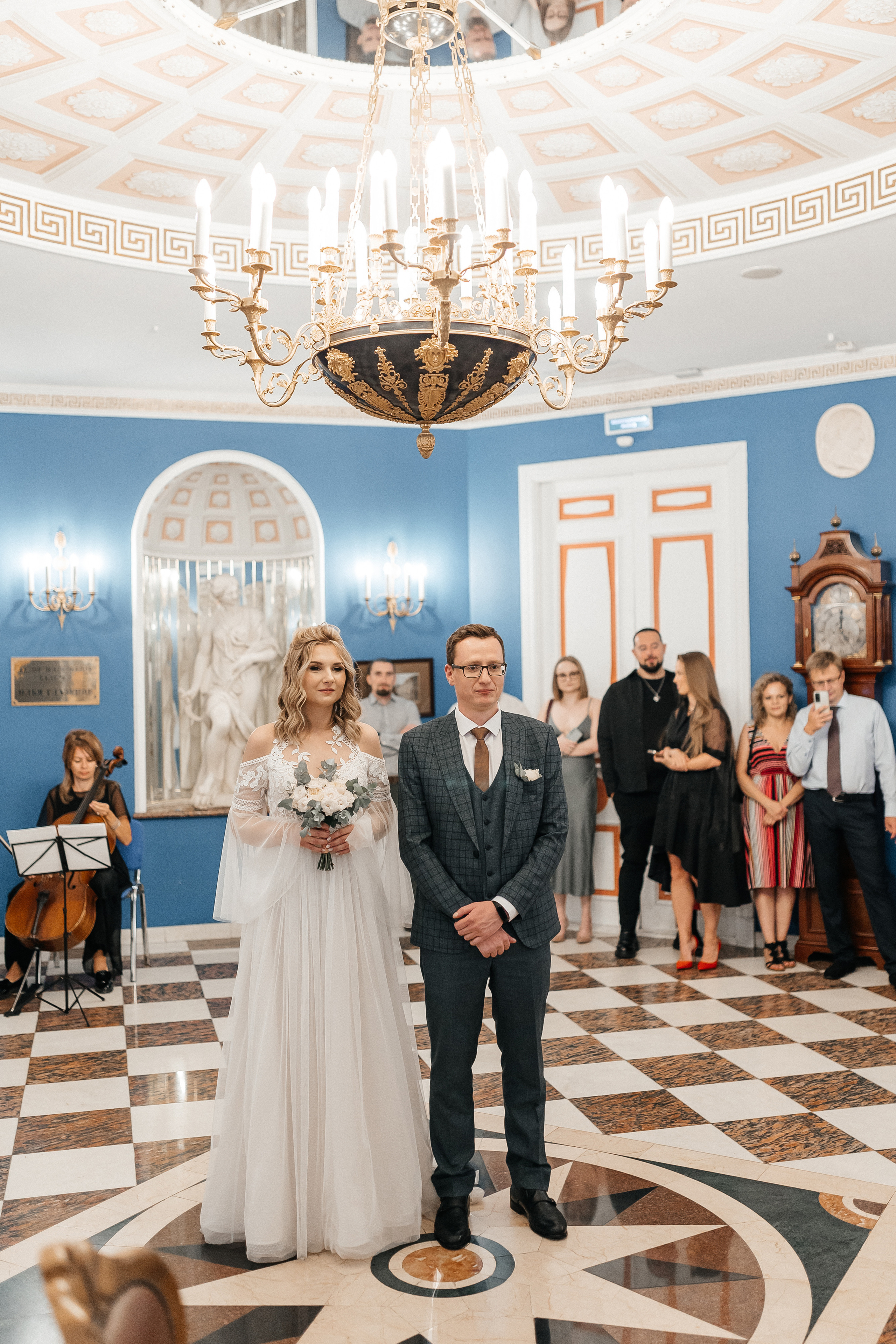 Свадебная фотосессия в картинной галерее Глазунова