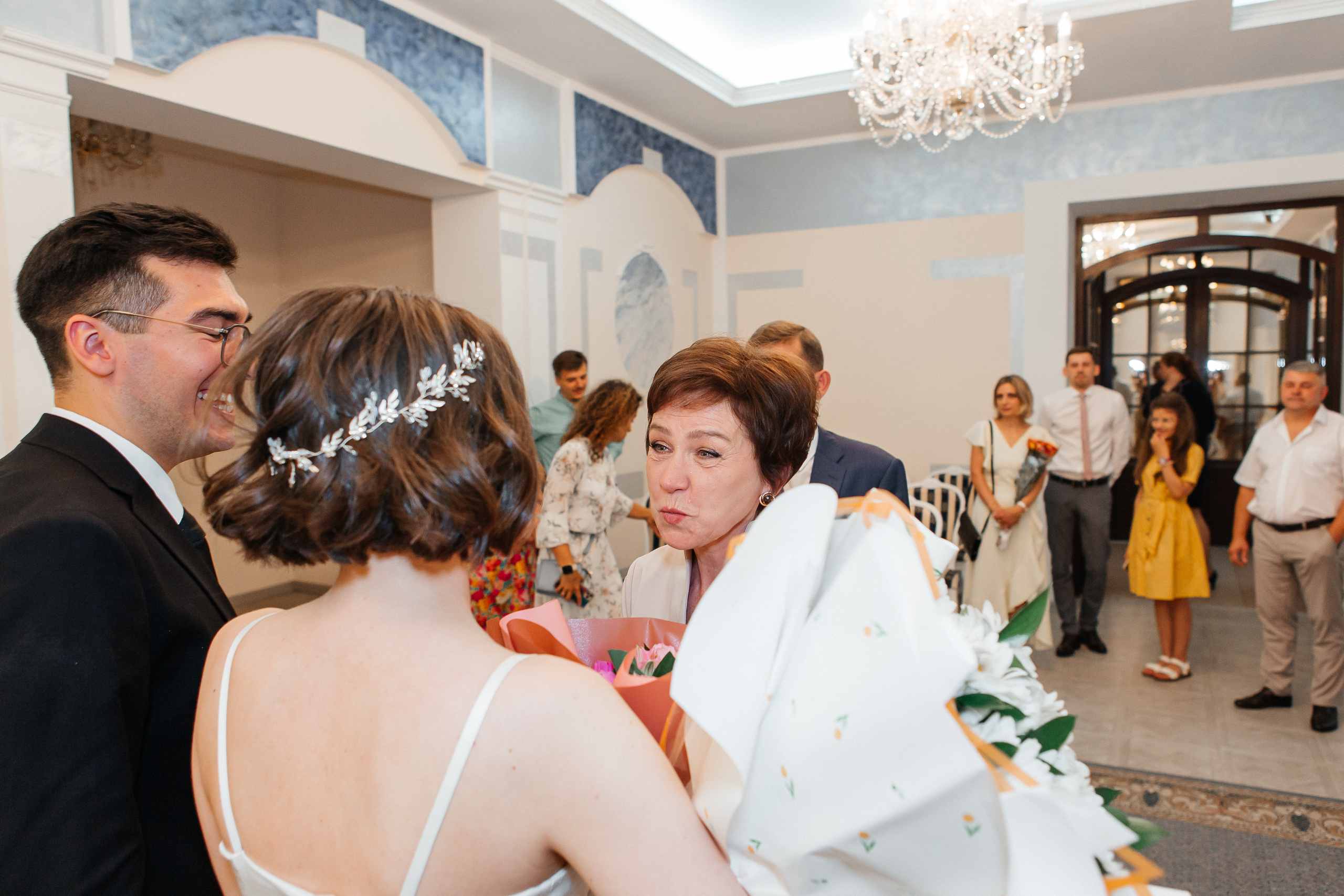 Свадебная фотосессия в парке Кузьминки. Свадебный фотограф в Москве Дарья Олендарёва