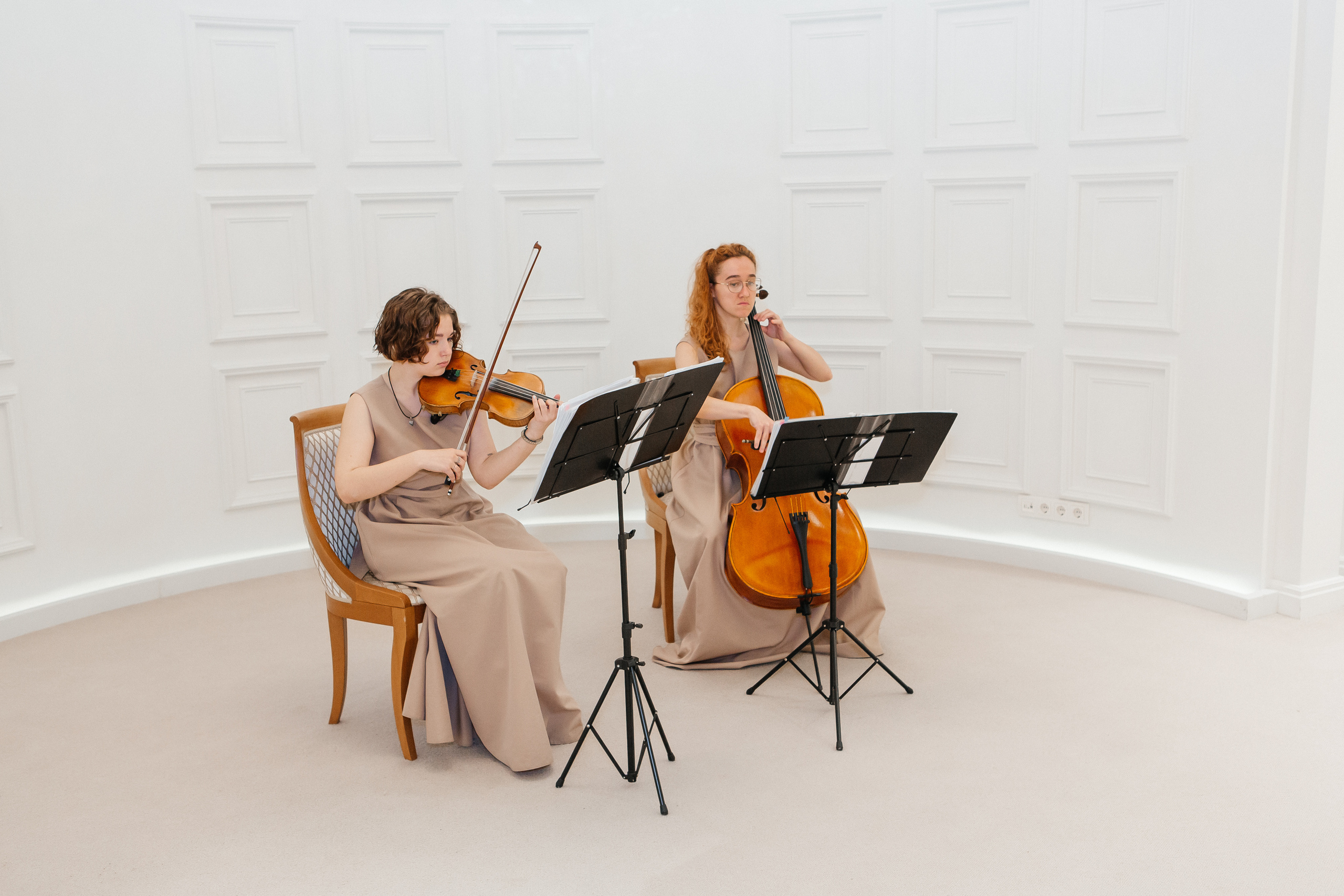 Свадебная фотосессия в усадьбе Архангельское и Голицын Клуб. Свадебный фотограф в Москве Дарья Олендарёва