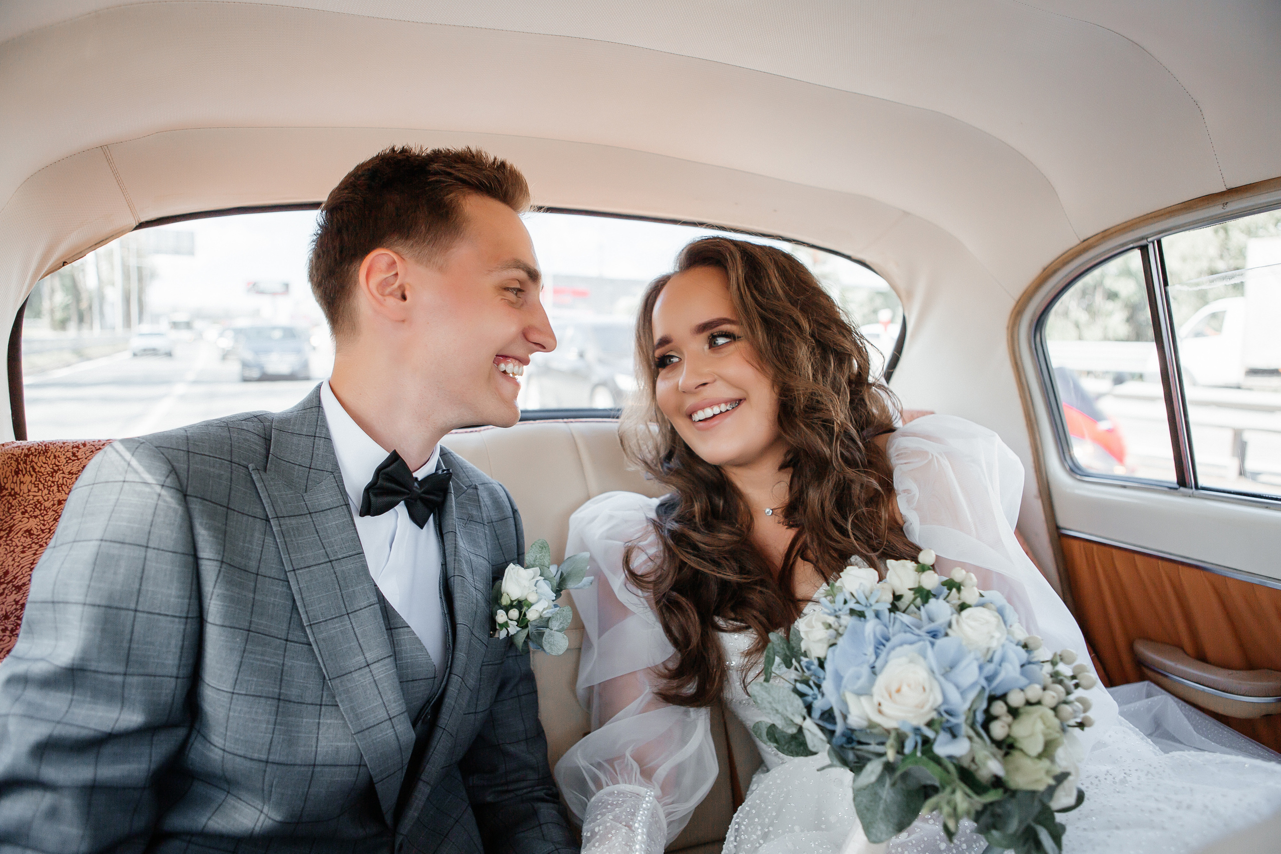 Свадебная фотосессия в усадьбе Архангельское и Голицын Клуб. Свадебный фотограф в Москве Дарья Олендарёва