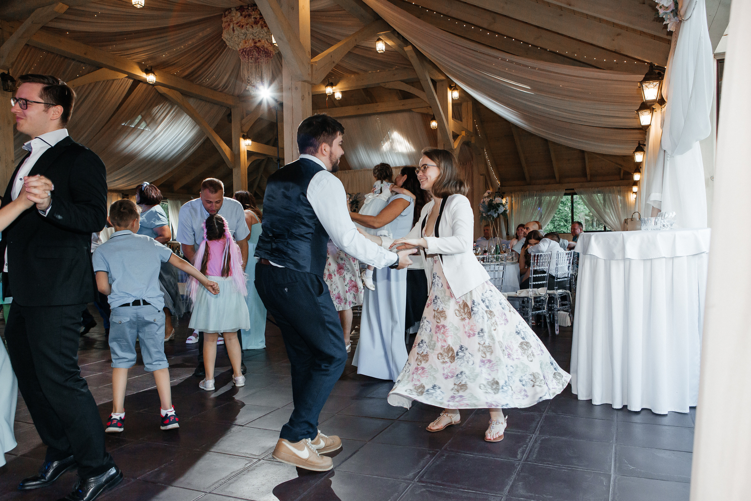 Свадебная фотосессия в усадьбе Архангельское и Голицын Клуб. Свадебный фотограф в Москве Дарья Олендарёва