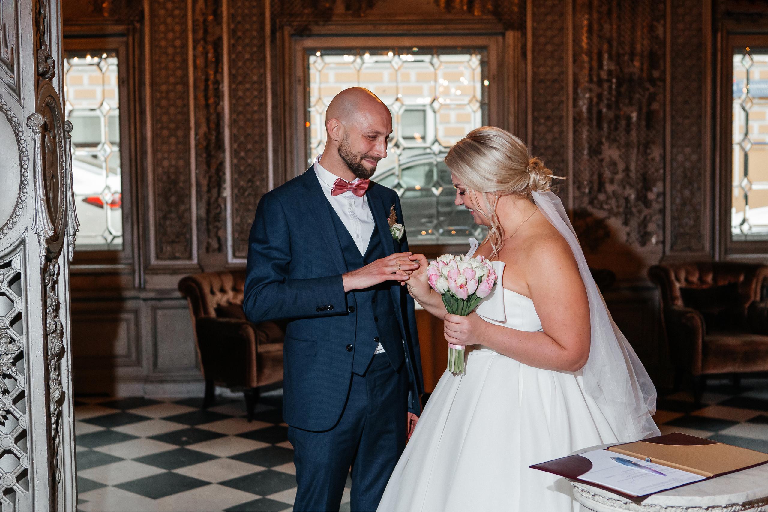 Свадебная фотосессия в отеле Золотое кольцо и ресторане Турандот. Свадебный фотограф в Москве Дарья Олендарёва