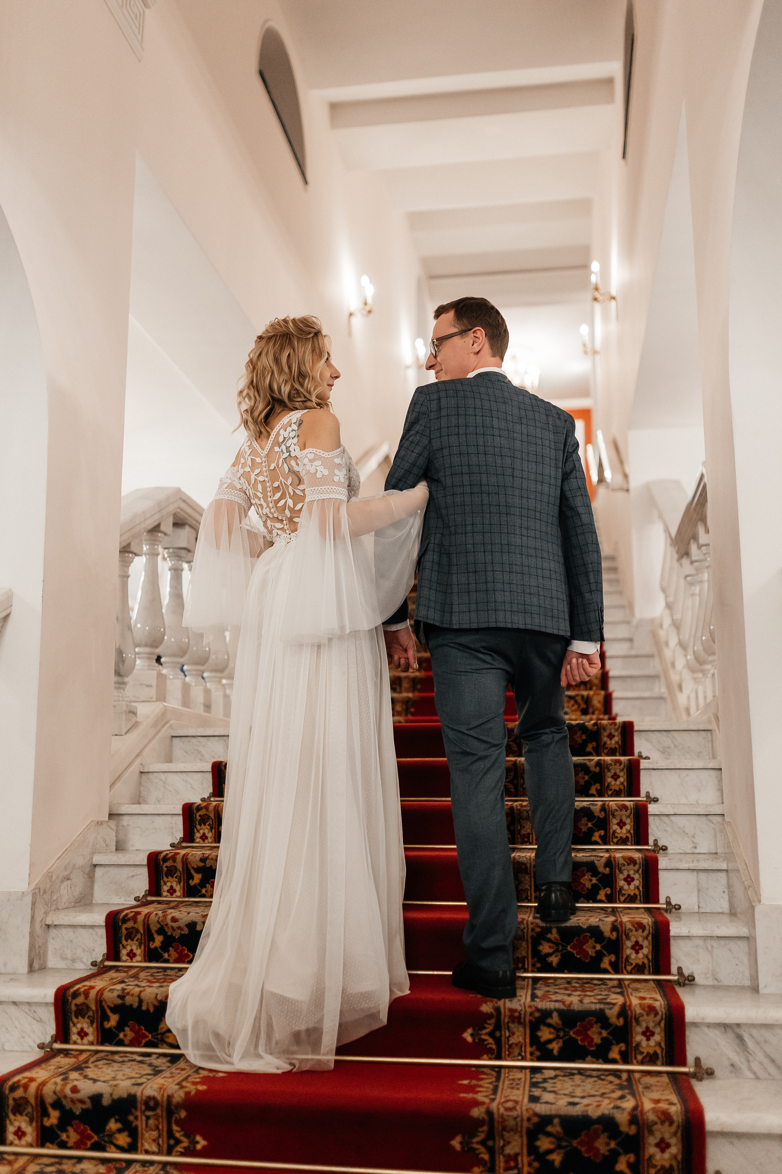 Свадебная фотосессия в картинной галерее Глазунова