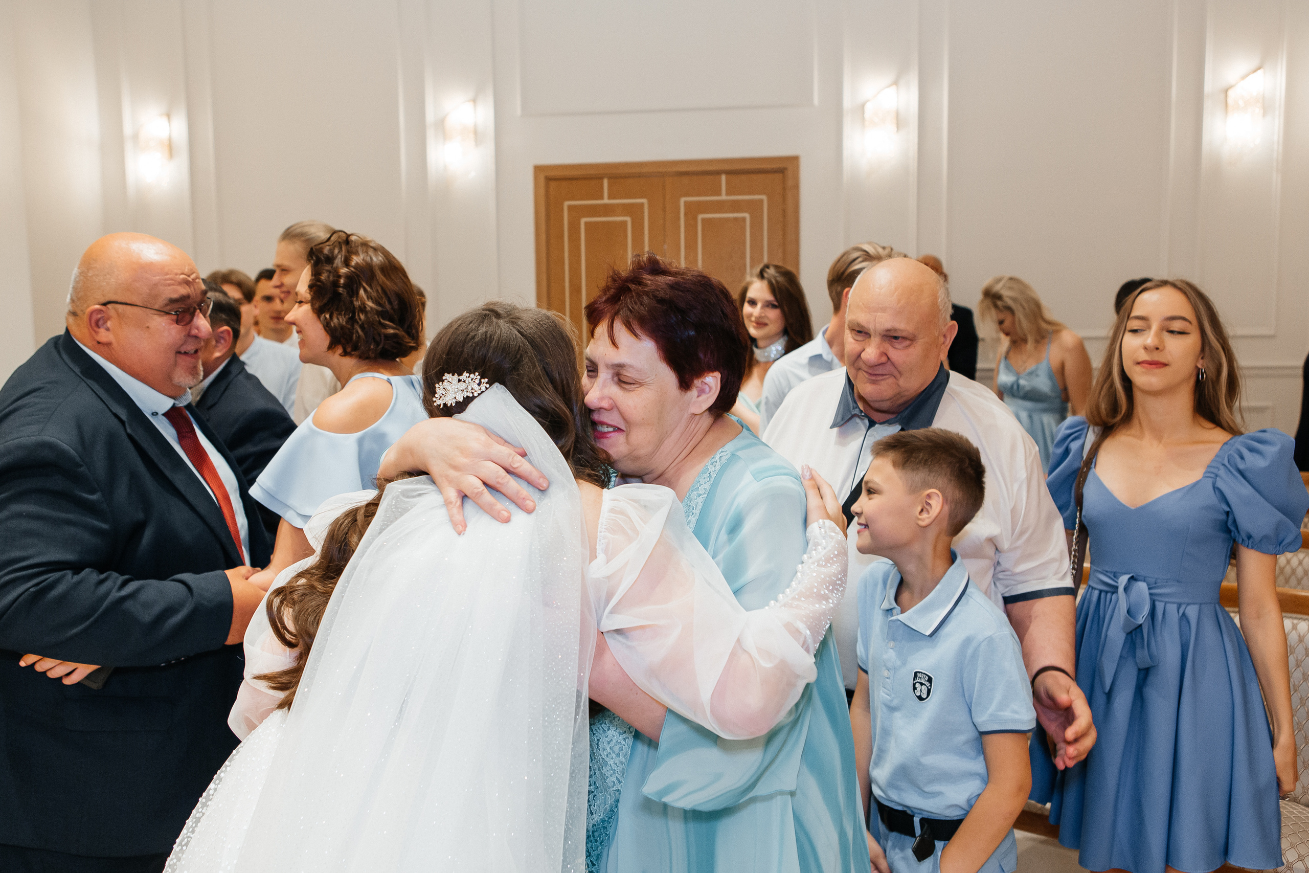 Свадебная фотосессия в усадьбе Архангельское и Голицын Клуб. Свадебный фотограф в Москве Дарья Олендарёва