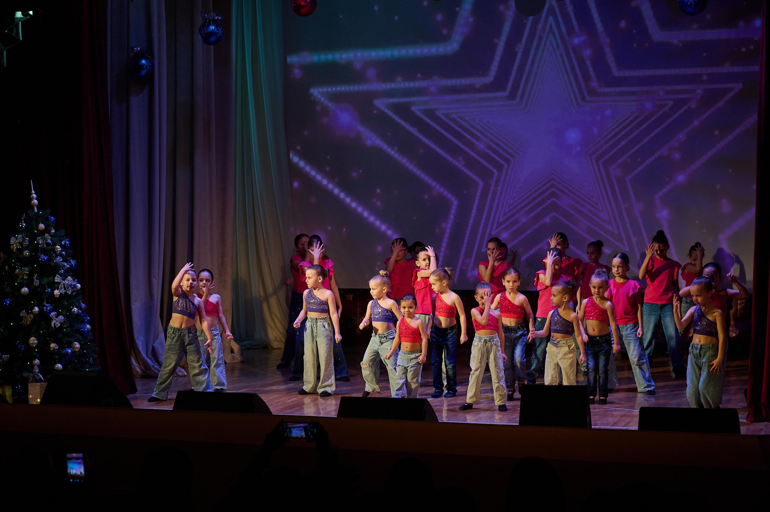 Концерт НГ В ДК. Жизнь курорта Кабардинка в фотографиях