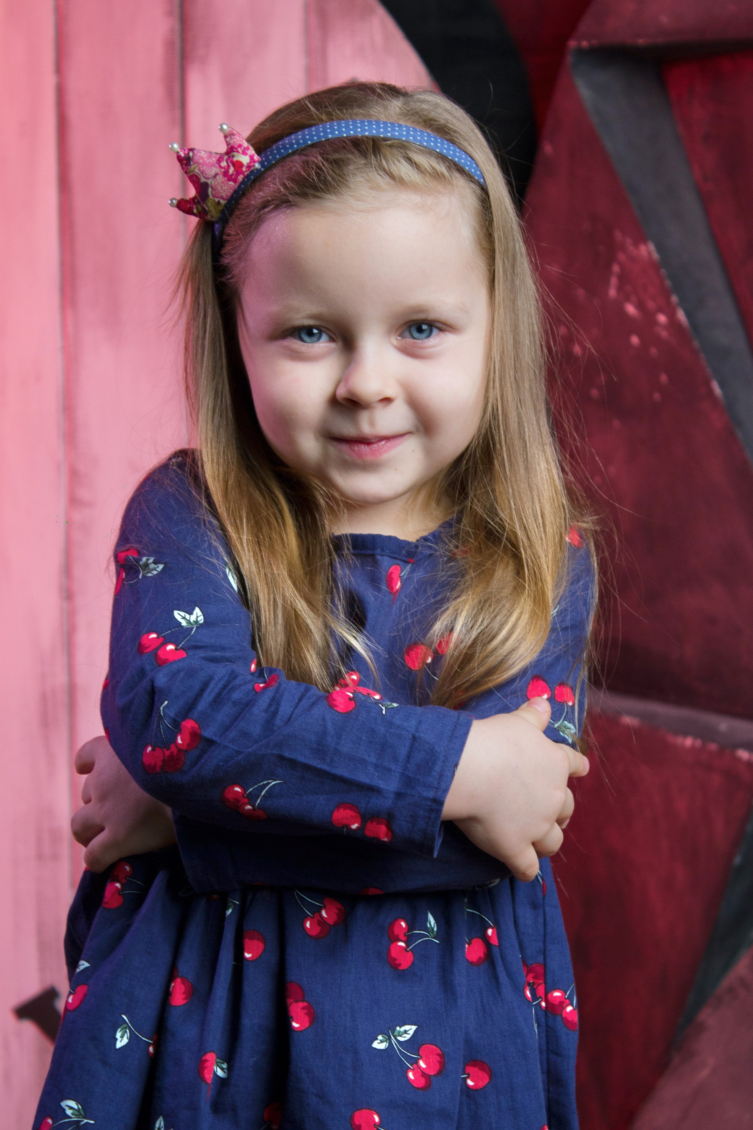 Фотосессия близняшек в студии. Школьные выпускные альбомы в Москве Марина Николаева