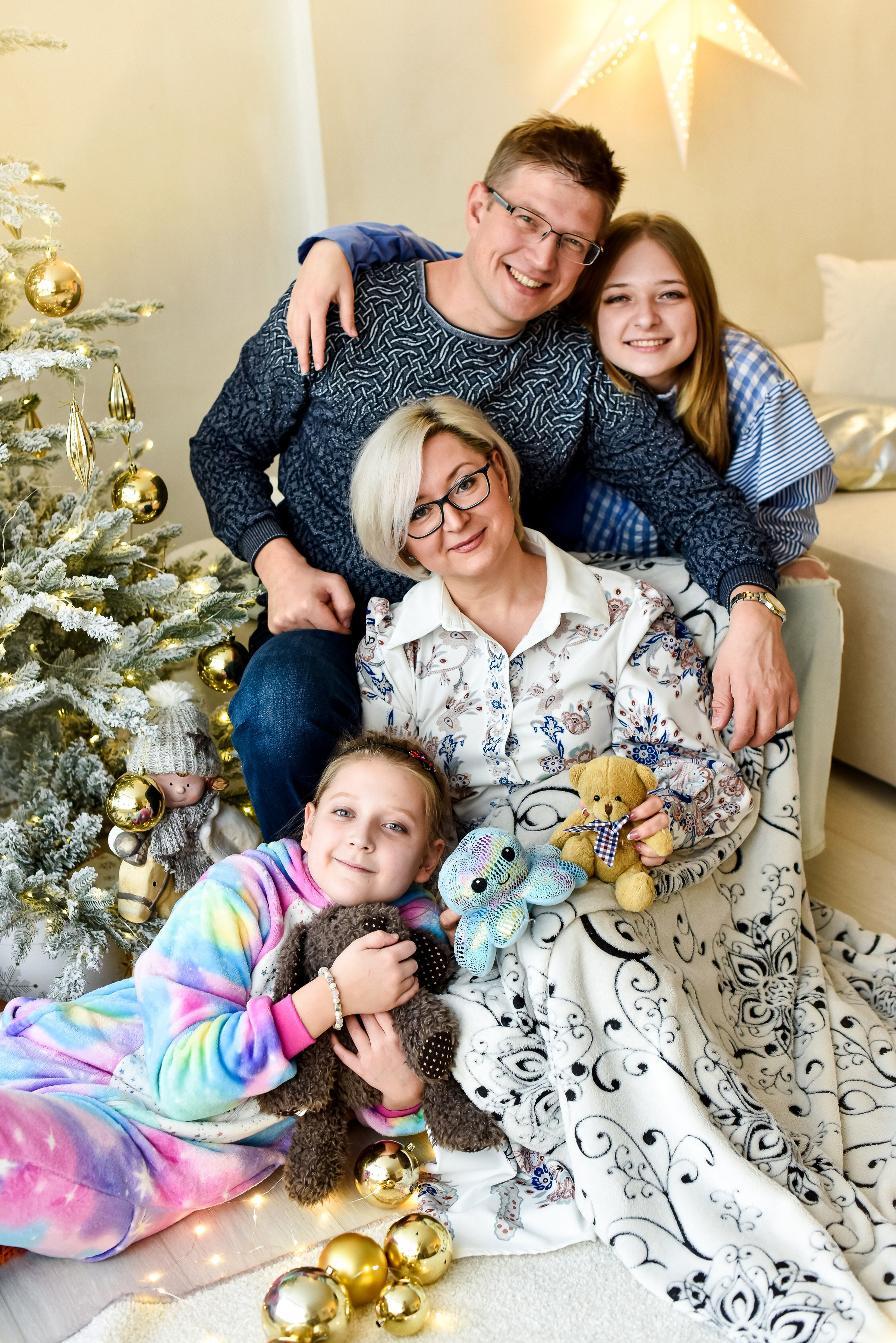 Семья Александра и его девочек)