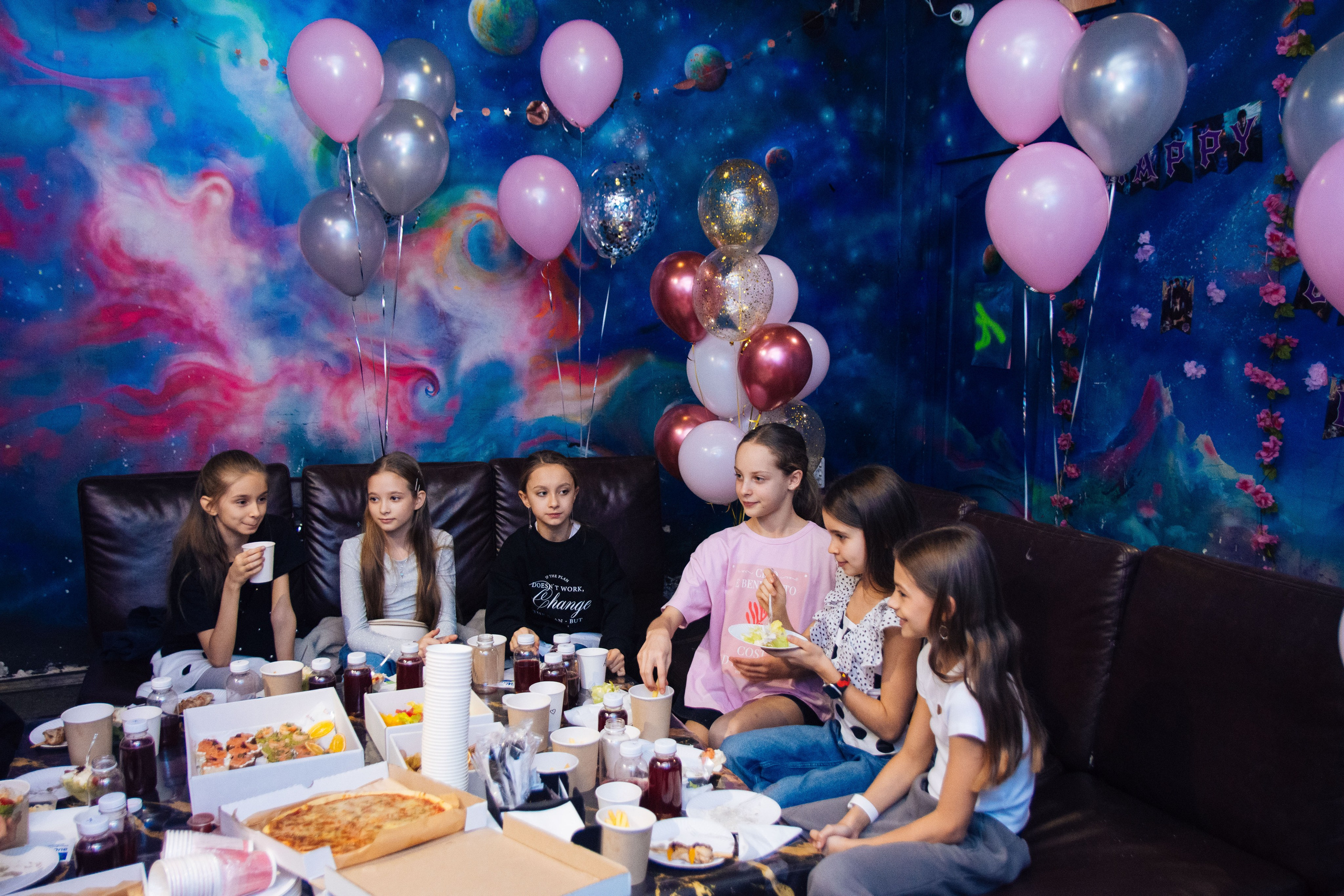 Квест и день рождения в Нелогике. Фотограф в Москве. Индивидуальные и парные съёмки, мероприятия, промо-съёмки для артистов