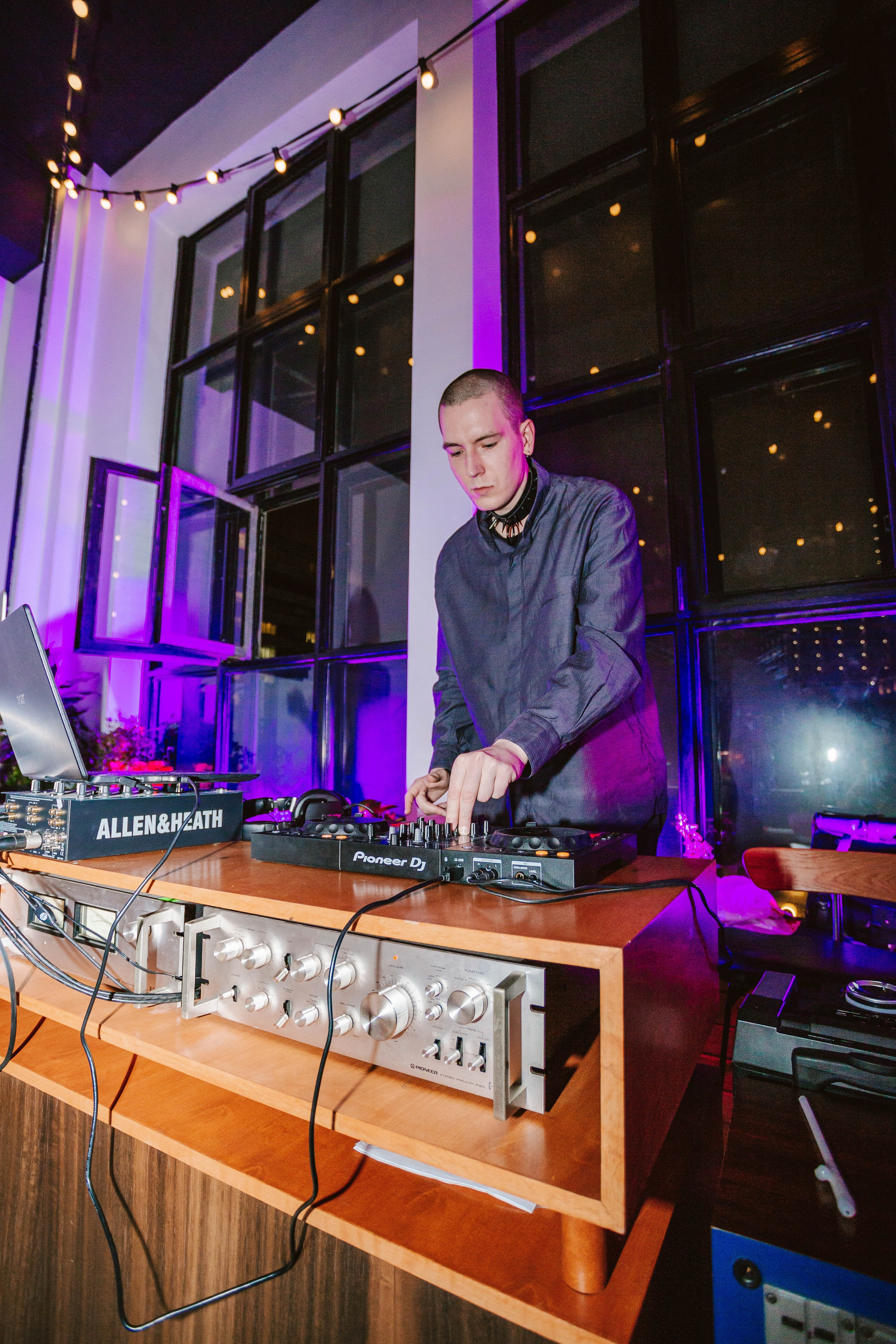 МЕНЯ ПОВСЮДУ ОКРУЖАЕШЬ ТЫ