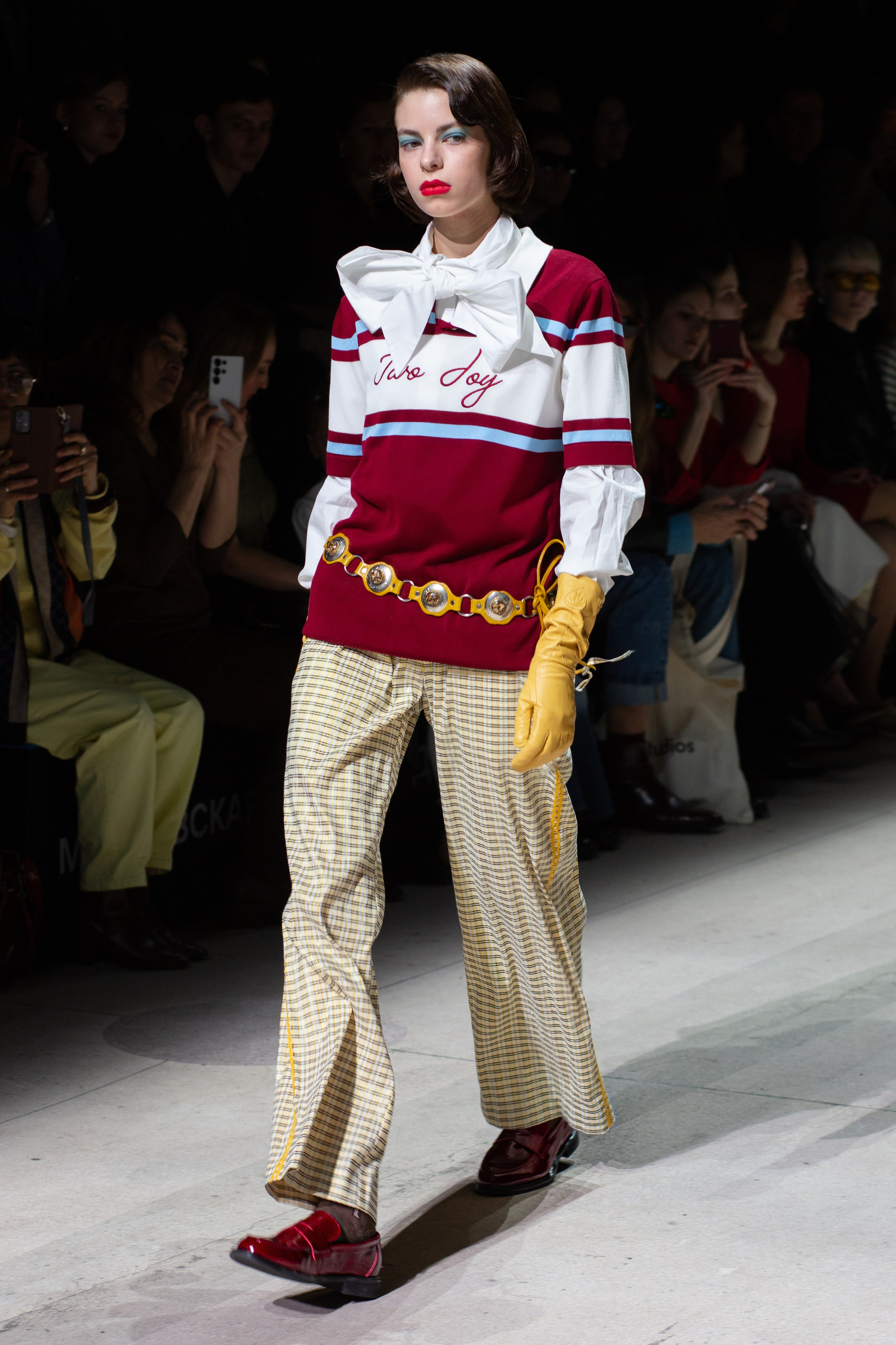 Reports from the Moscow Fashion Week shows. Neumann’s moon