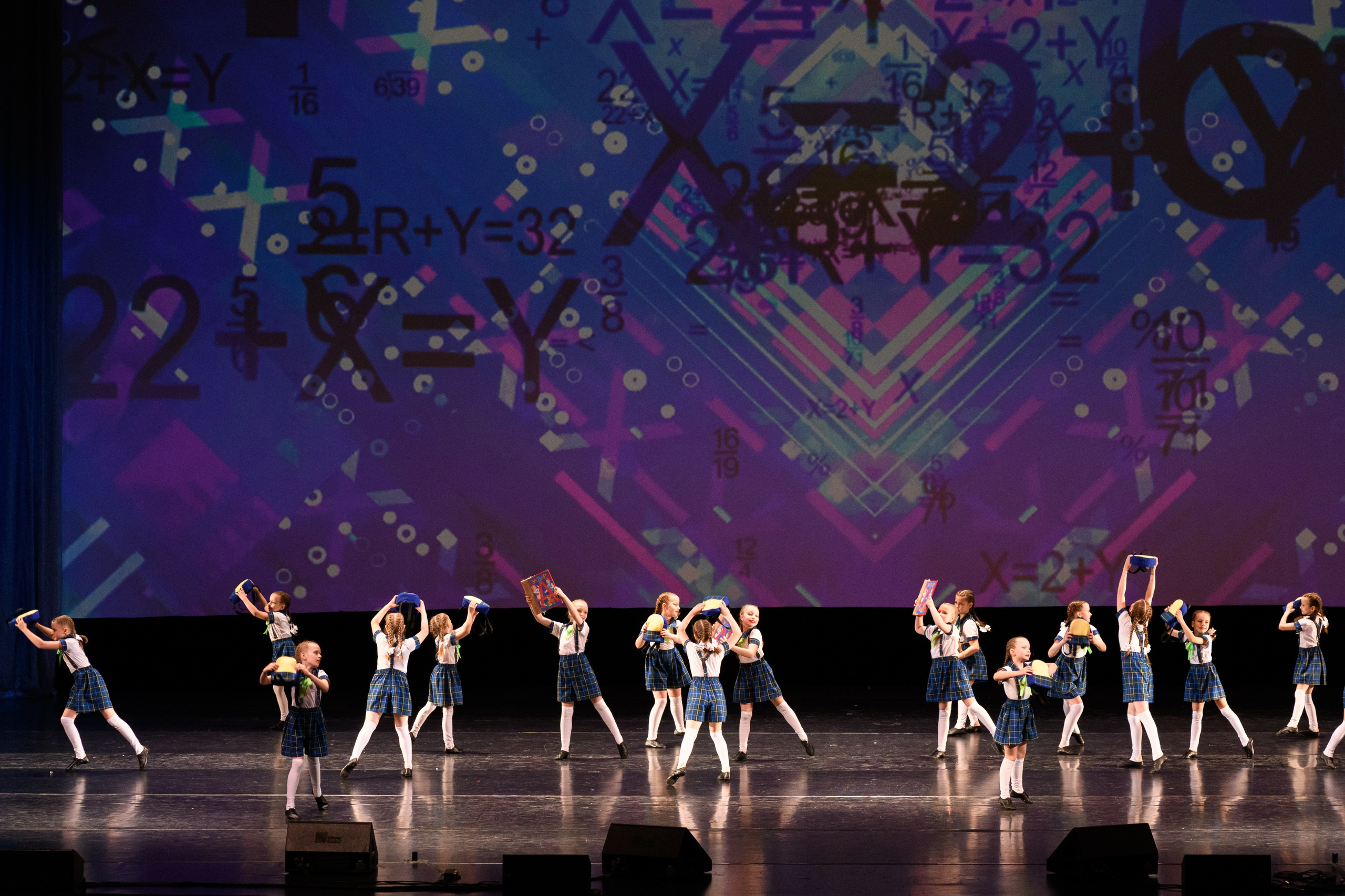 23 апреля, часть 2, БКЗ Октябрьский, г. Санкт-Петербург. Золотое яблочко