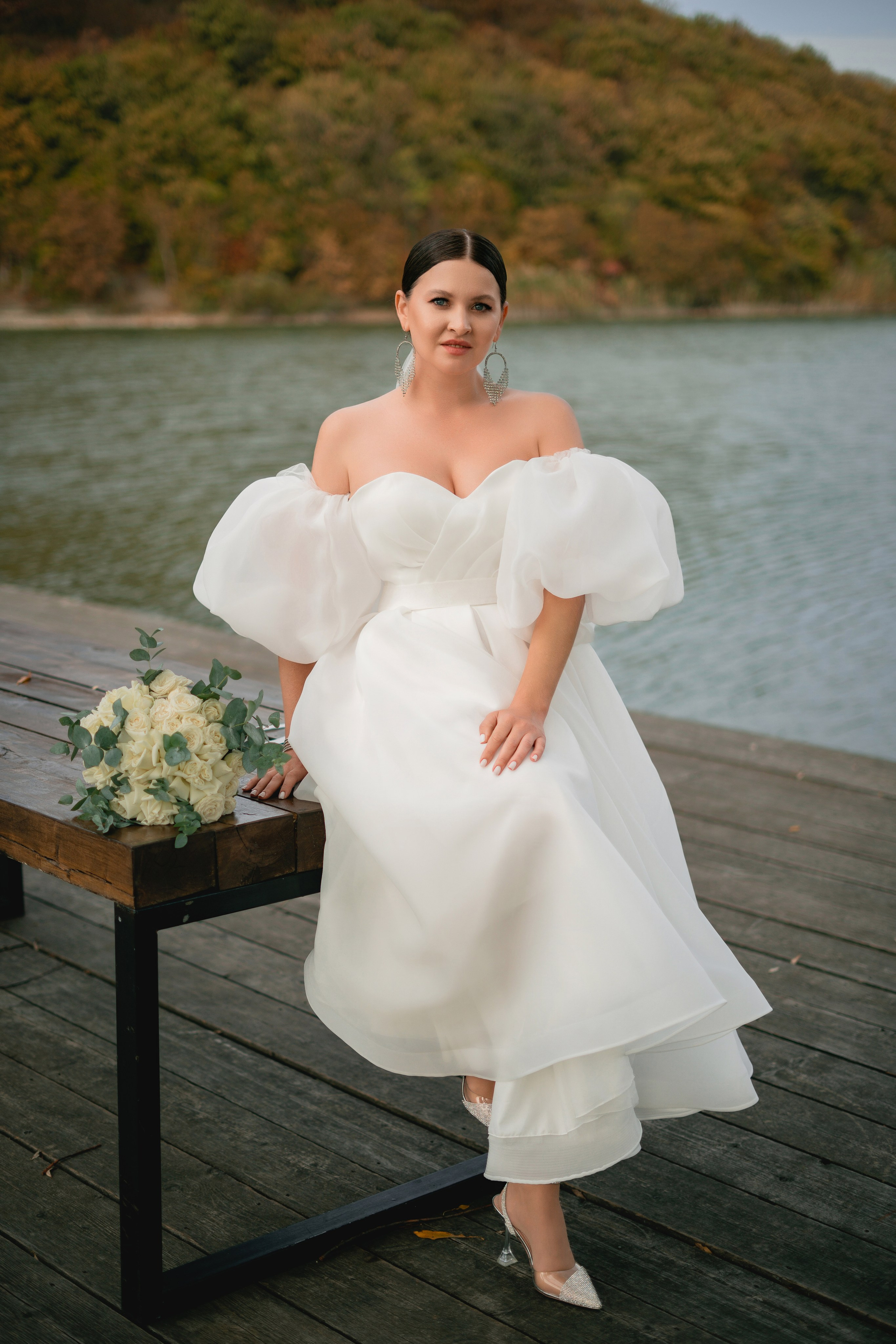 Образ невесты, фотография невесты в полный рост, свадебная фотосессия в усадьбе "Семигорье"