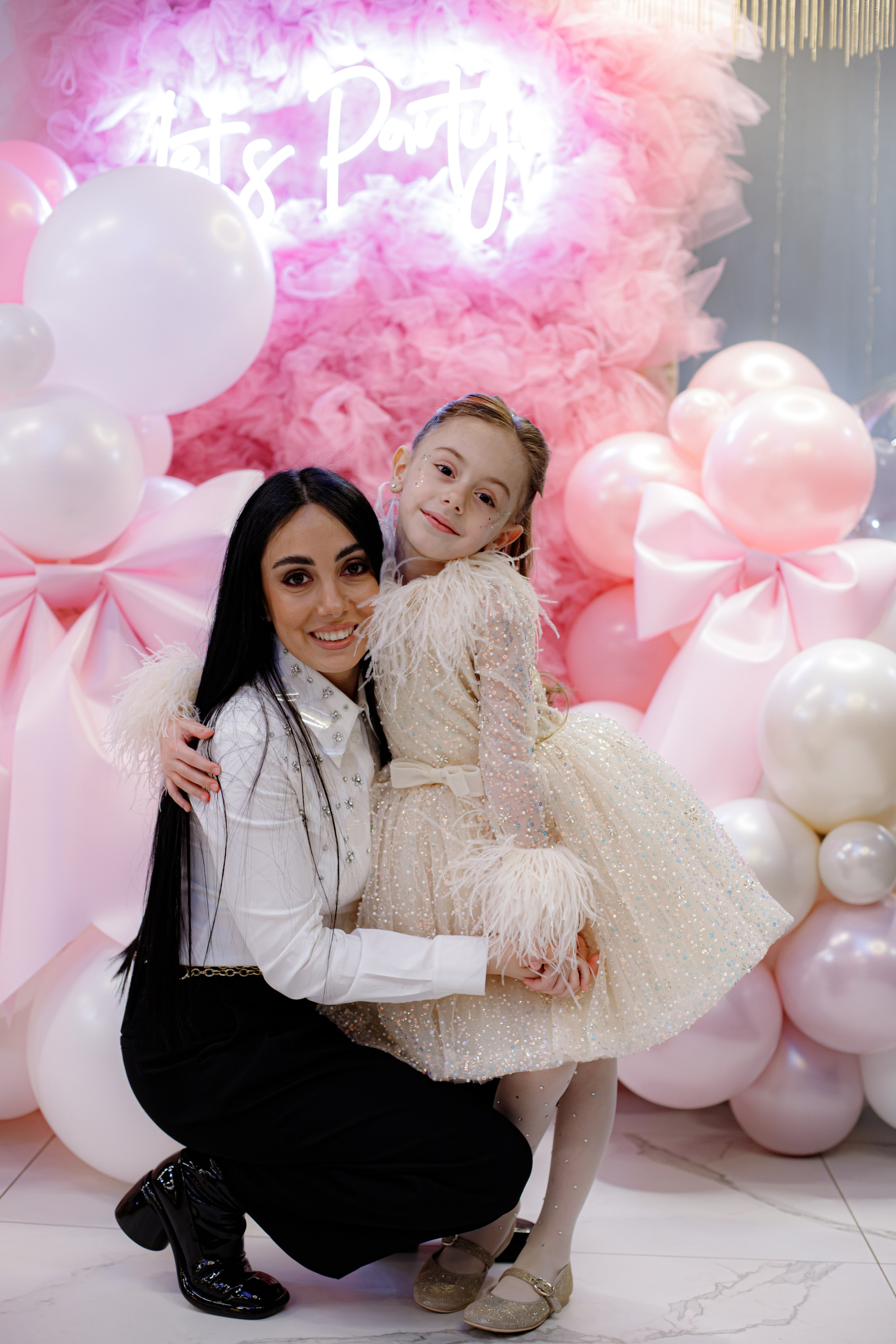 ASIA'S BIRTHDAY PARTY. Photokarish