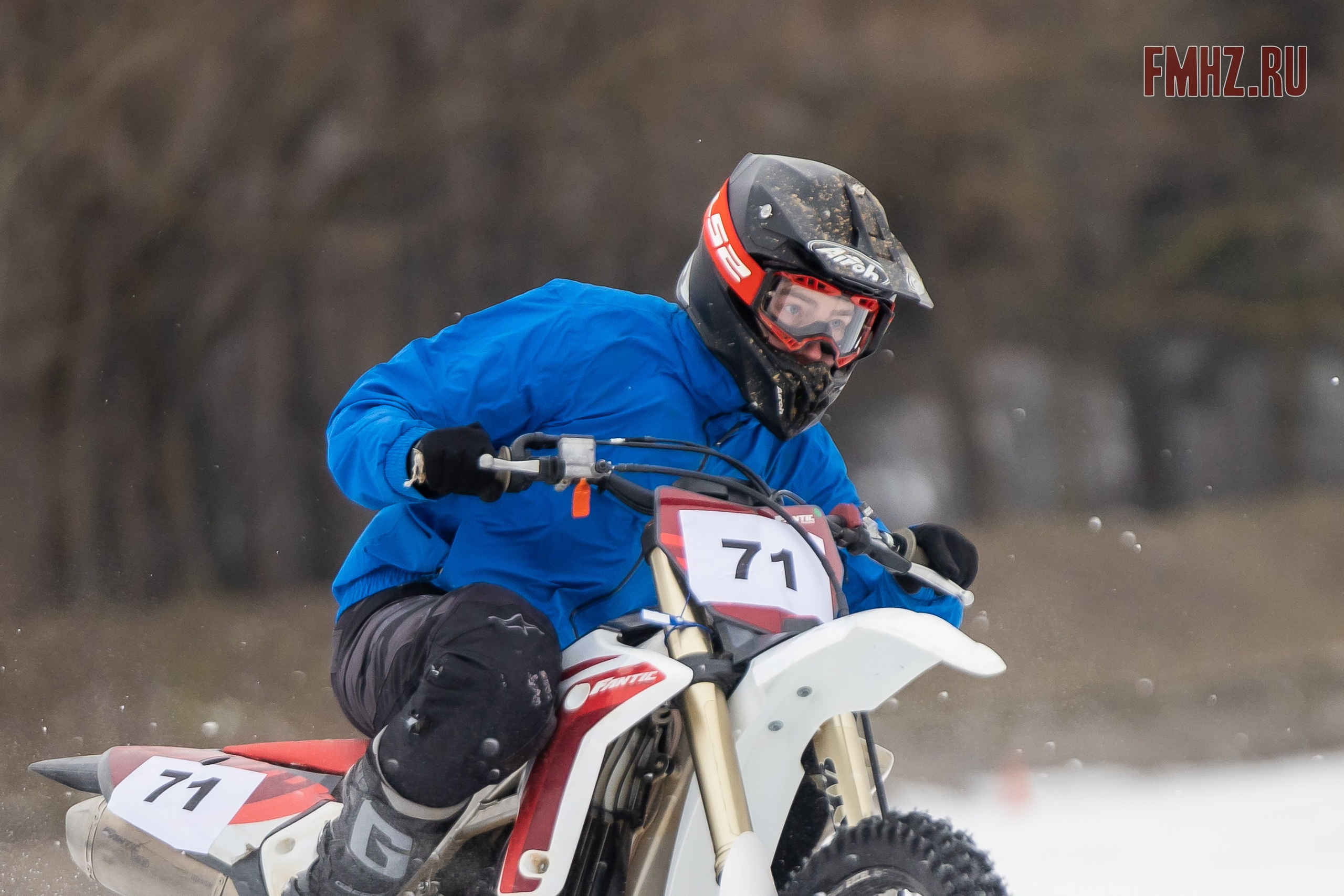 Первый этап Кубка МФР по мотокроссу на льду Большого Крылатского пруда в Москве. 8 февраля 2025 г. Фотограф Владимир Охрименко