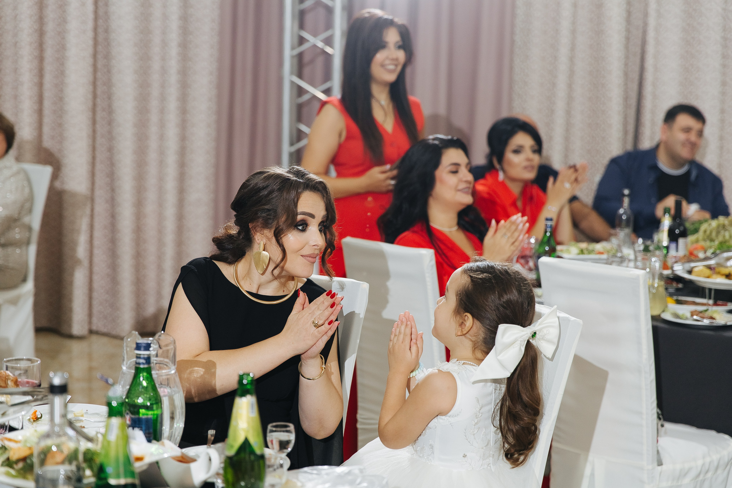 Ани и Назели. 35&5 День рождения, «Янтарь». Фотограф в Красноярске Надежда Воскресенская