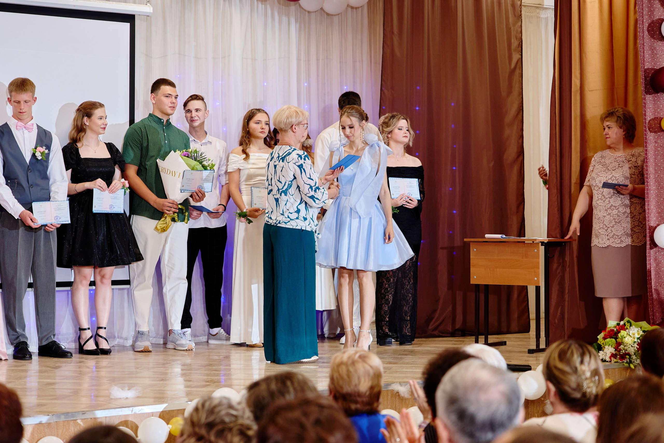 Выпускной 35 Сош. Фотограф Выпускные альбомы Таганрог Сергей Коробченко