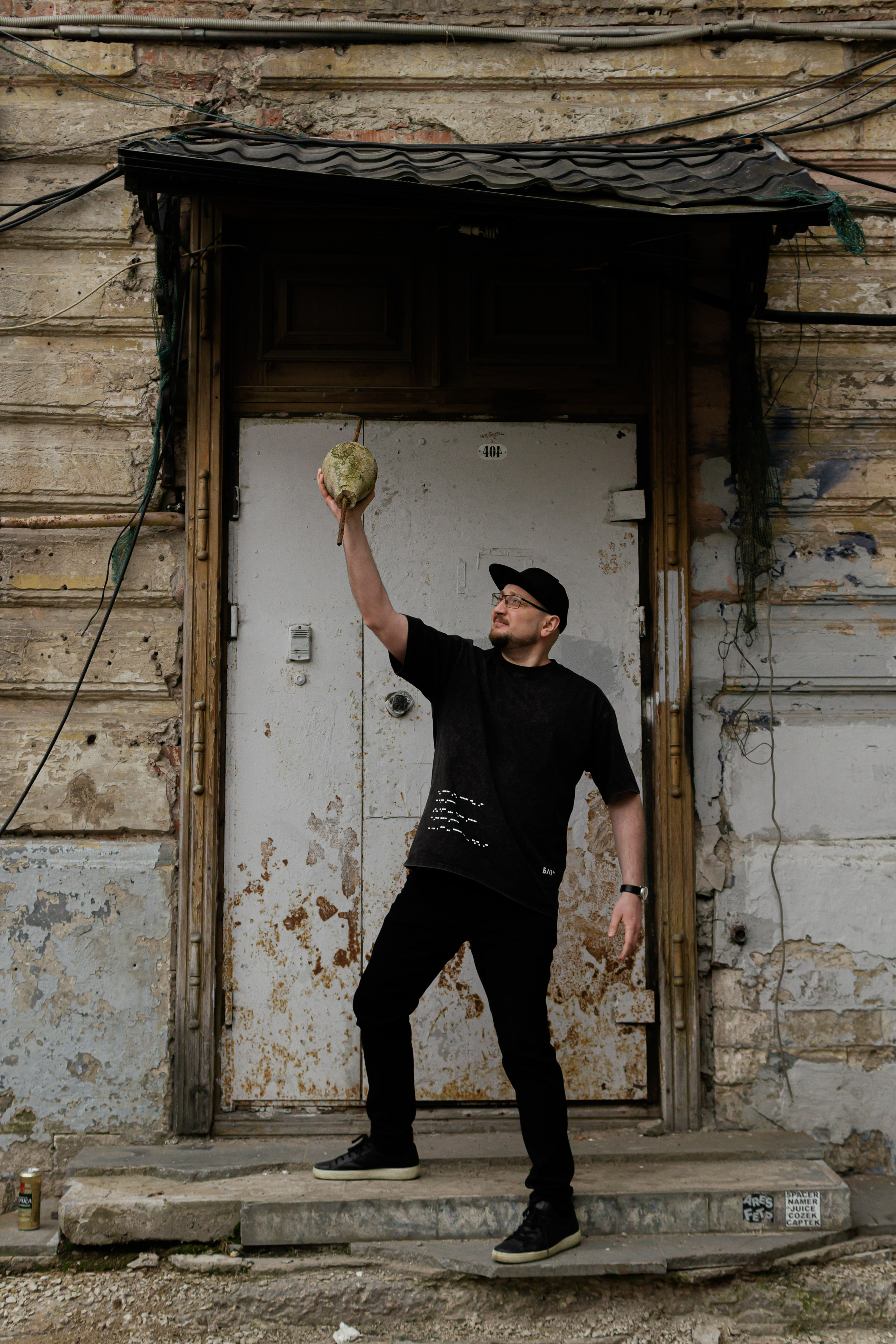 Съемка мерча БЛТ* Semiotica в городе. Фотограф-анималист Ксения Воробьева, Москва