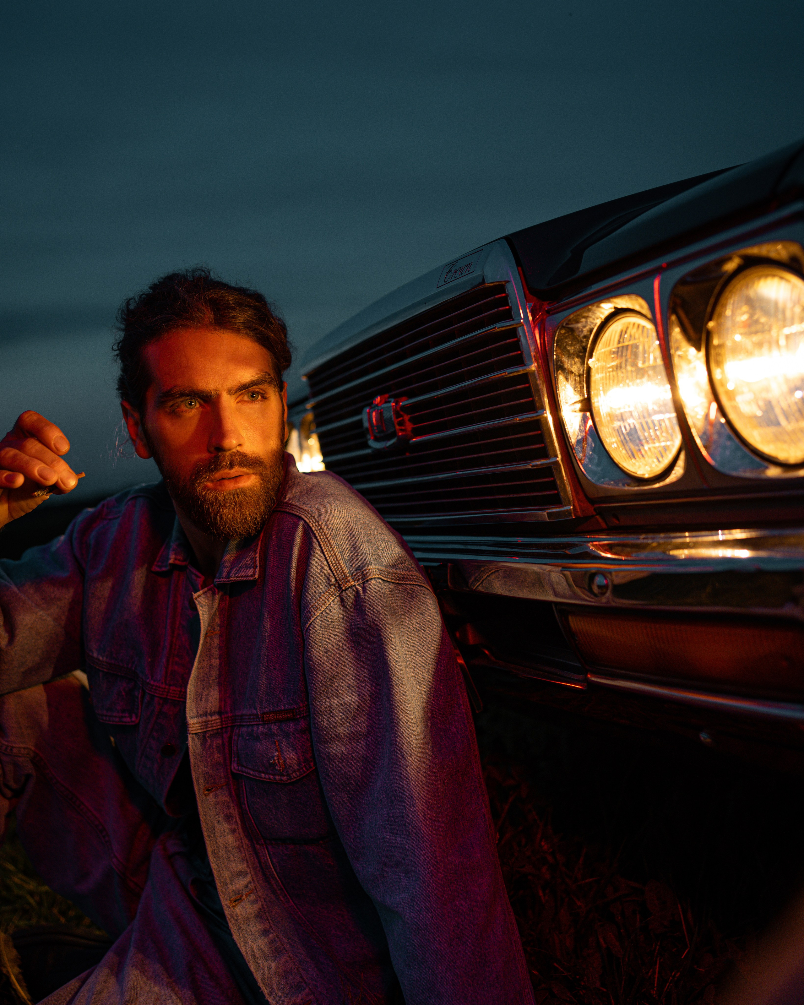 Фотосессия парня с автомобилем. Портретный фотограф Санкт-Петербург Арнольд