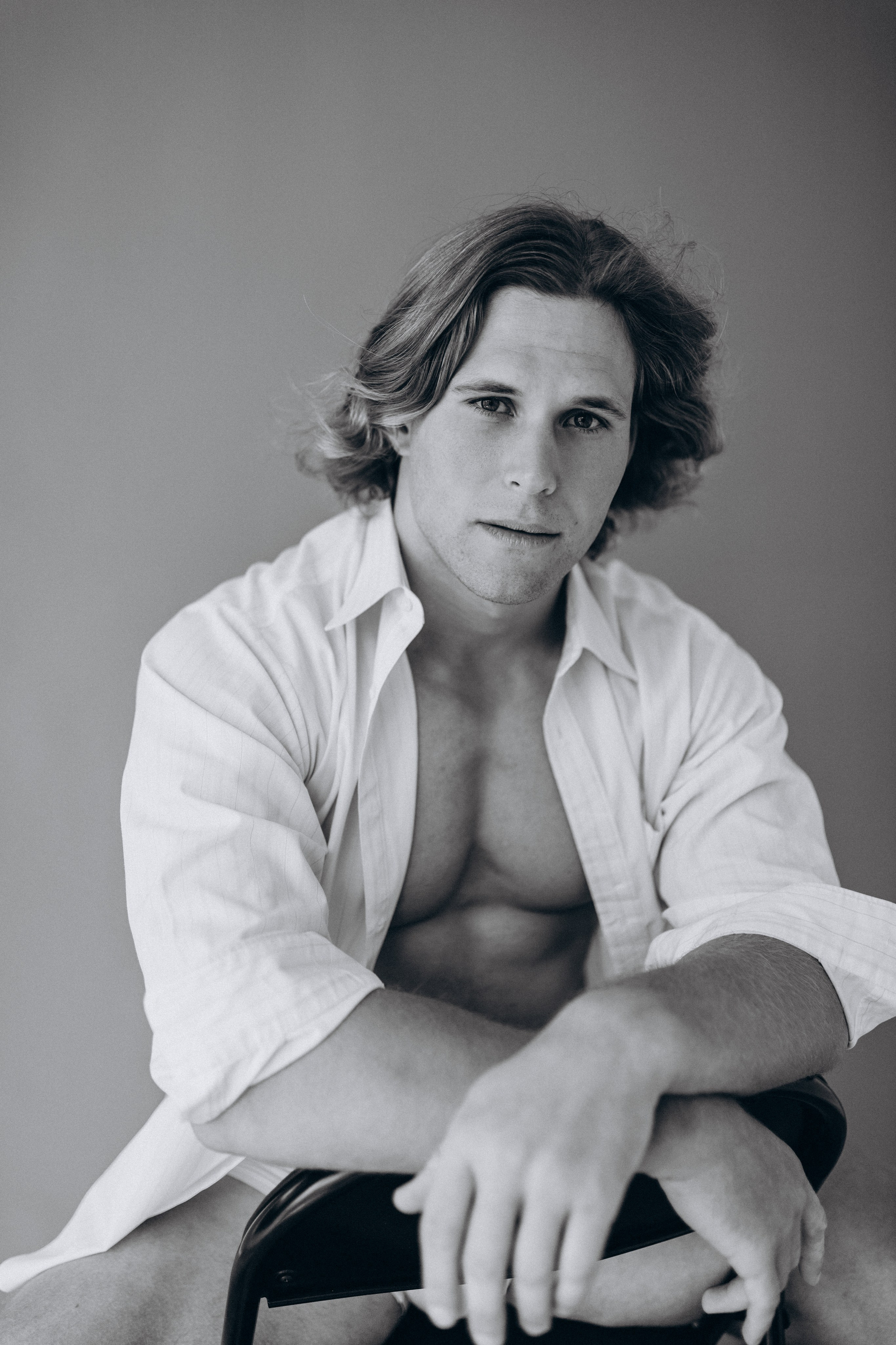 Мужской портрет в студии. Главная