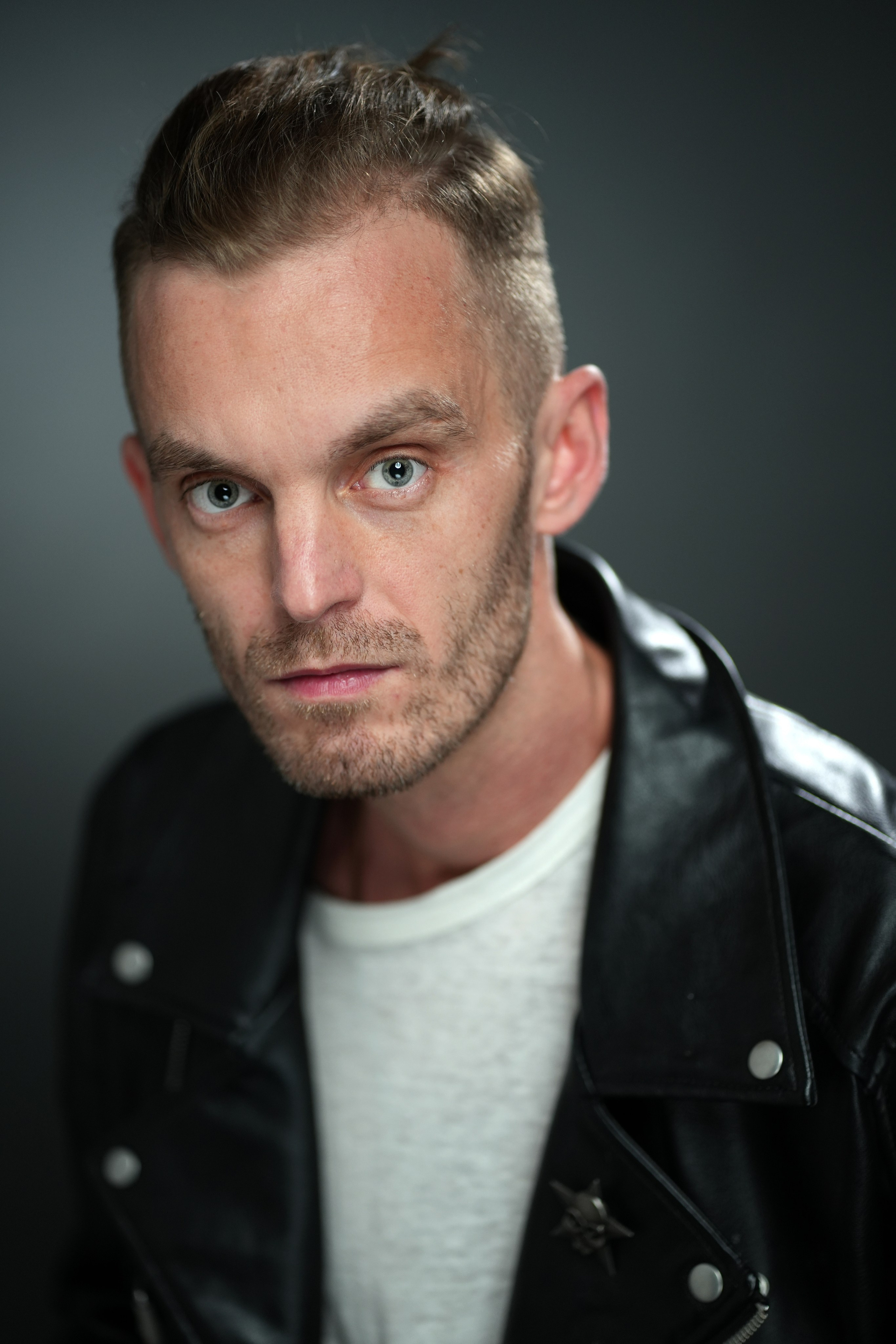 Актёр Сергей Урваев. Портретная съемка в Москве, студийный фотограф Игорь Фомин