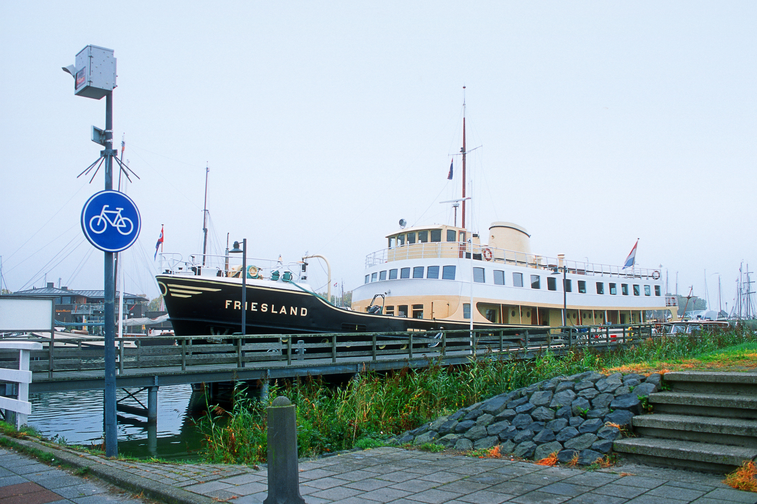 Энкхёйзен. Фотограф Антон Денисенко: Портрет, Документалистика, Пейзаж. Москва