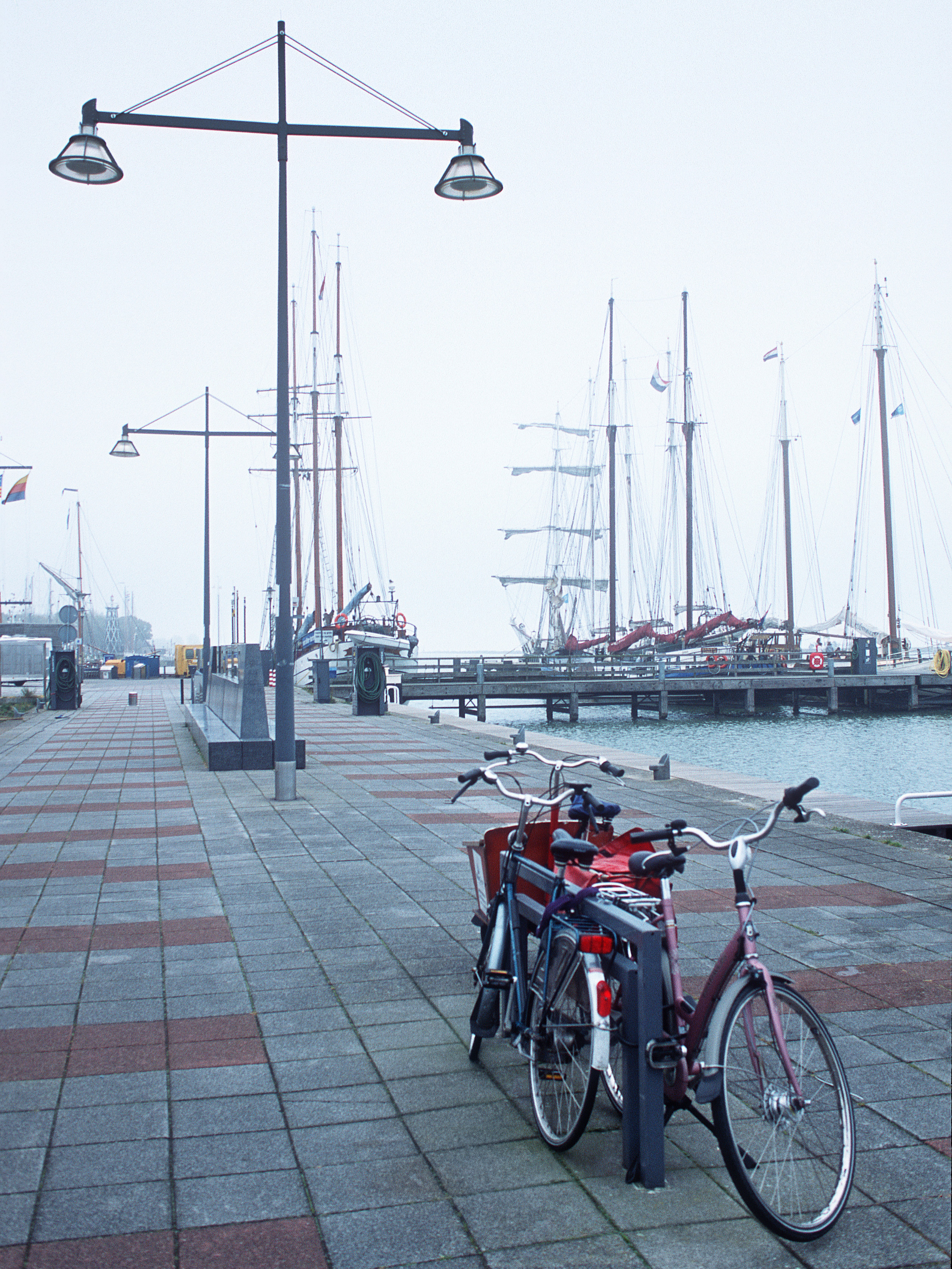 Энкхёйзен. Фотограф Антон Денисенко: Портрет, Документалистика, Пейзаж. Москва