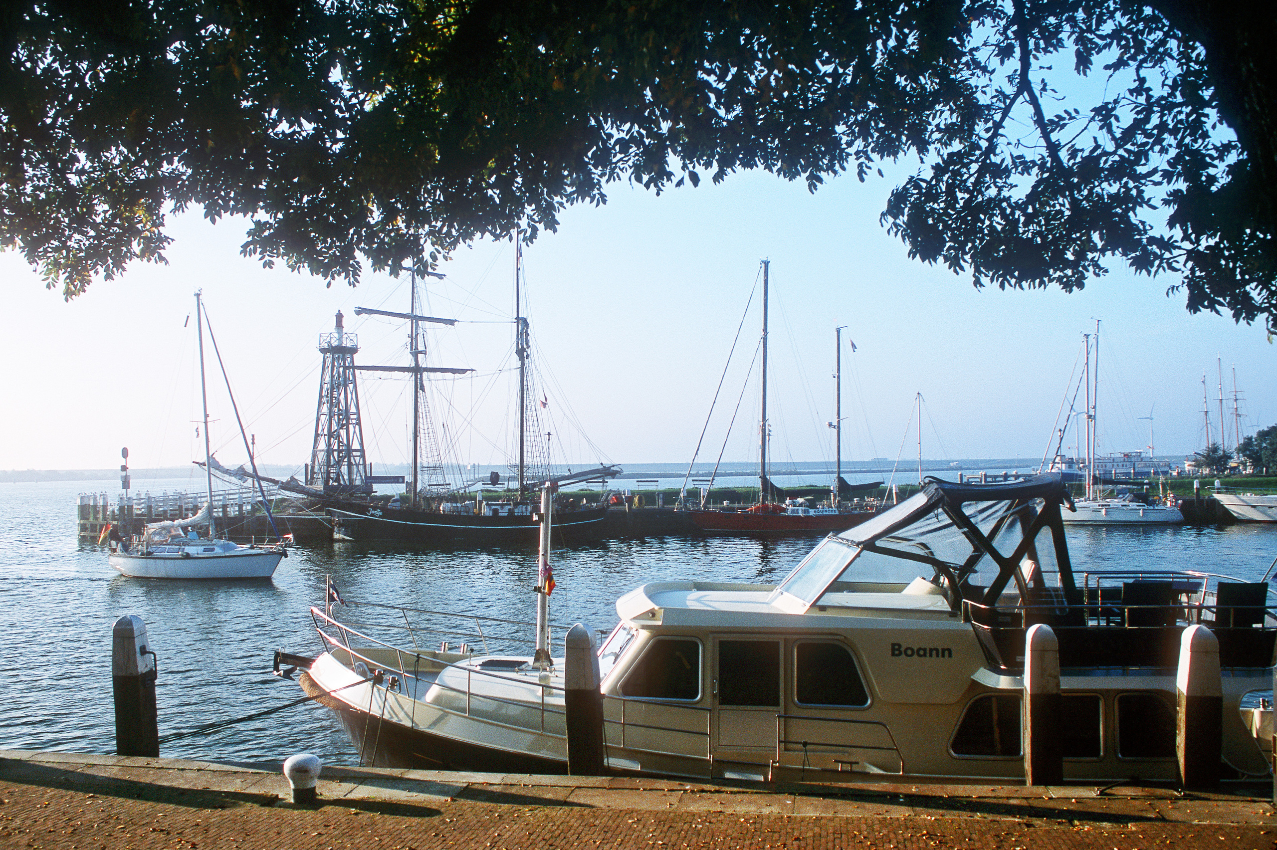 Энкхёйзен. Фотограф Антон Денисенко: Портрет, Документалистика, Пейзаж. Москва