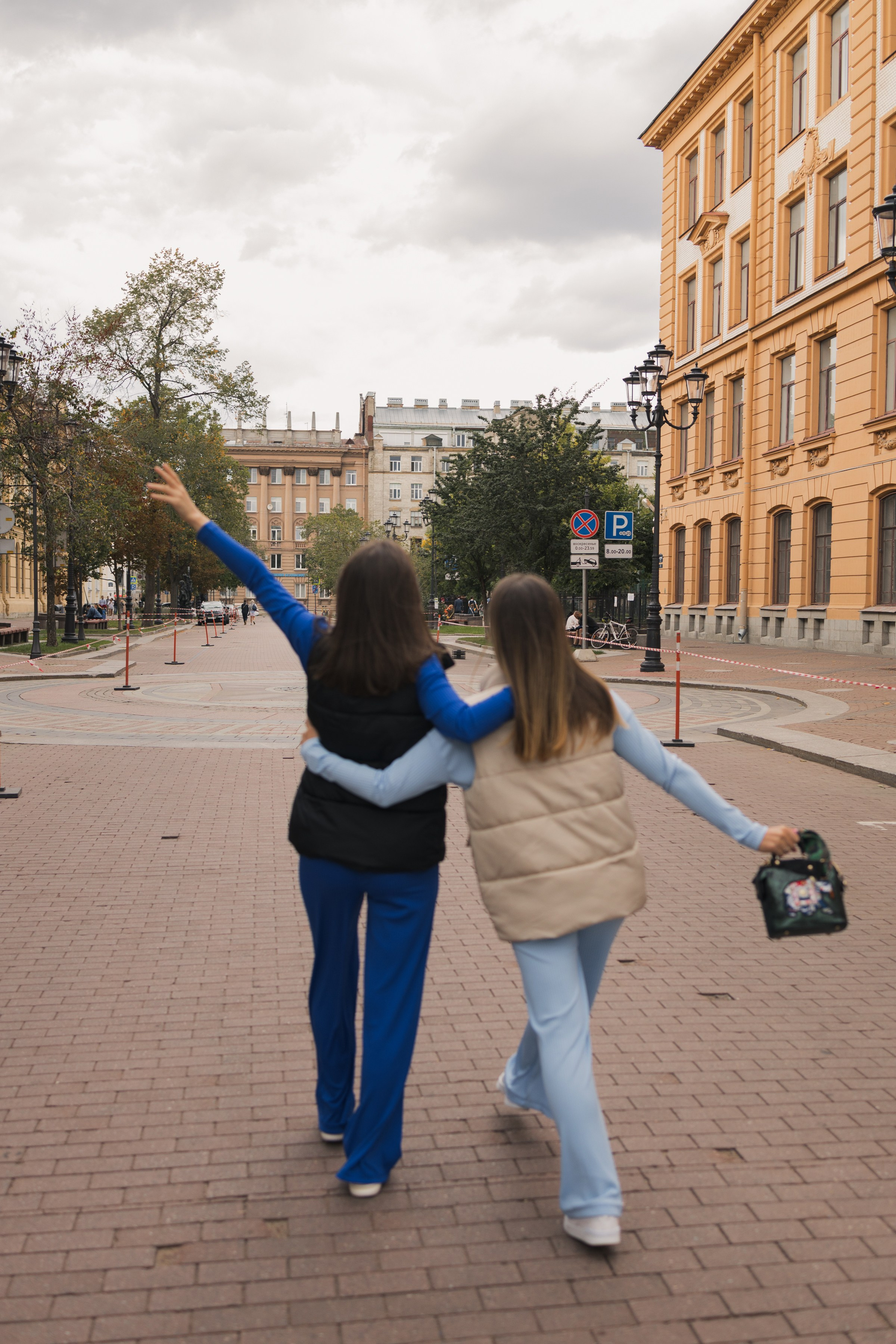 Сестры. Портретный фотограф СПб, женский фотограф, минимализм и эстетика