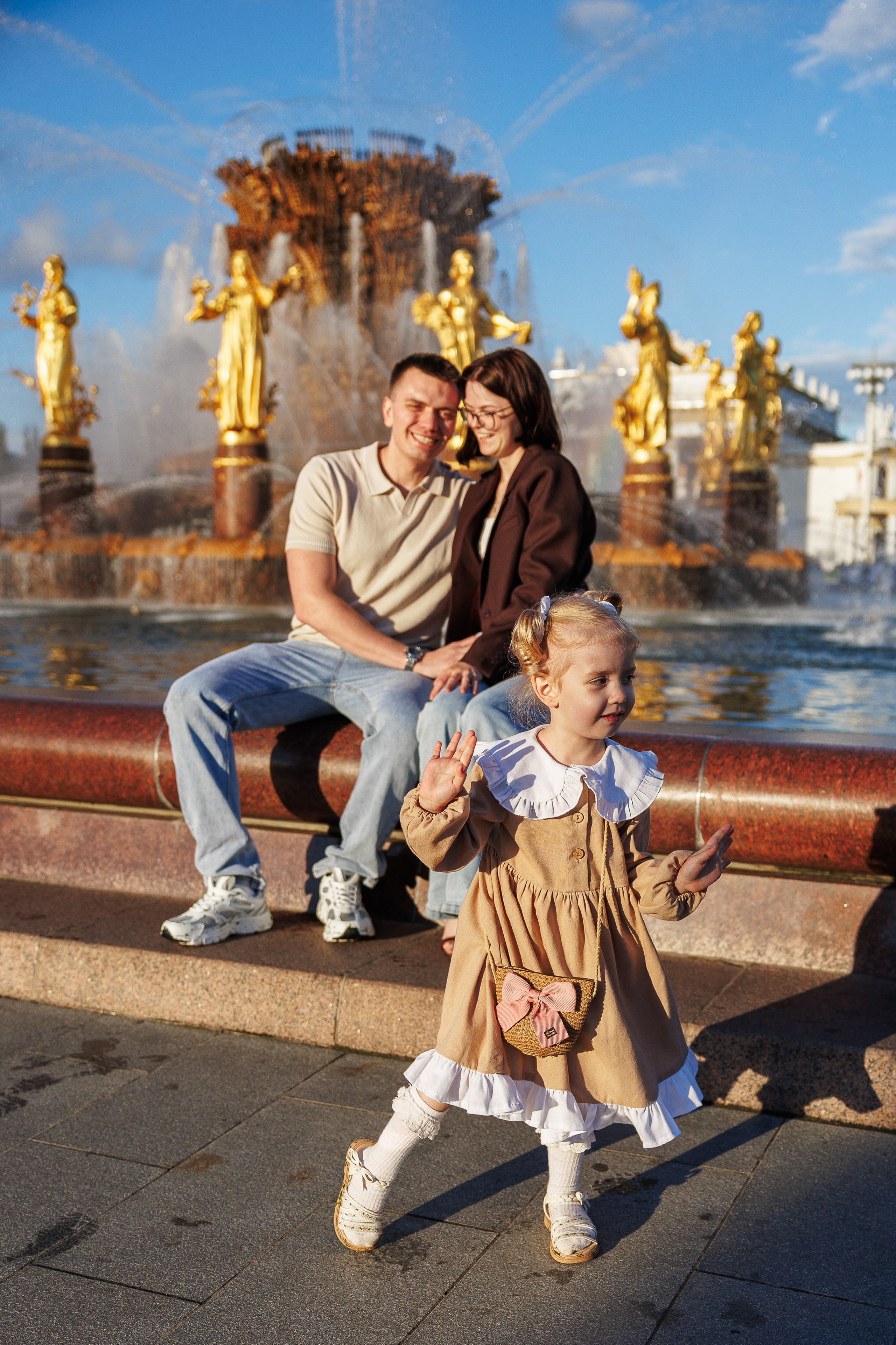 Семейная прогулка на ВДНХ. Свадебный и семейный фотограф в Москве Красинская Мария