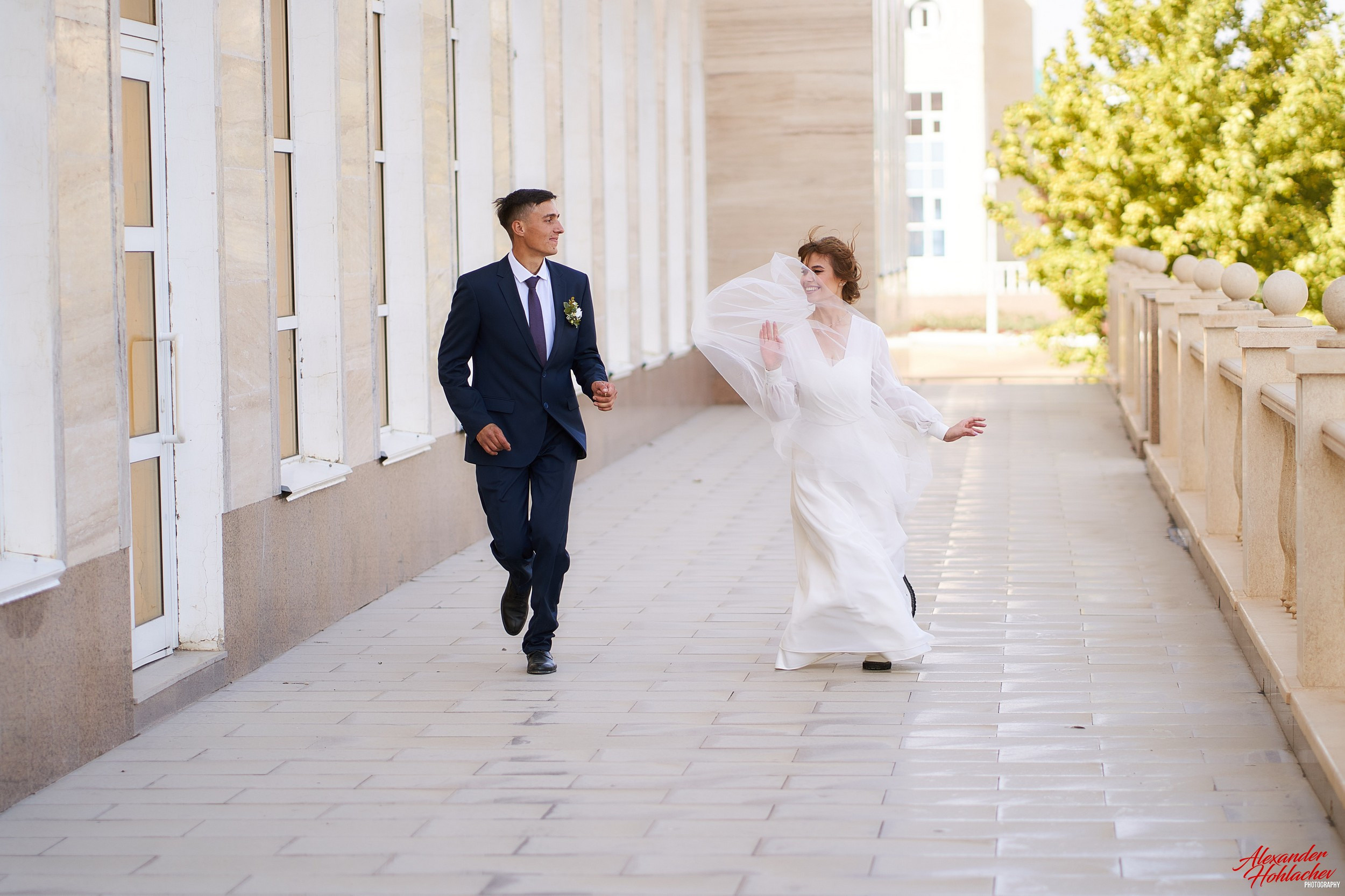 Свадебная прогулка в Уральске. Фотограф в Уральске Александр Хохлачёв | HOHLACHEV.COM
