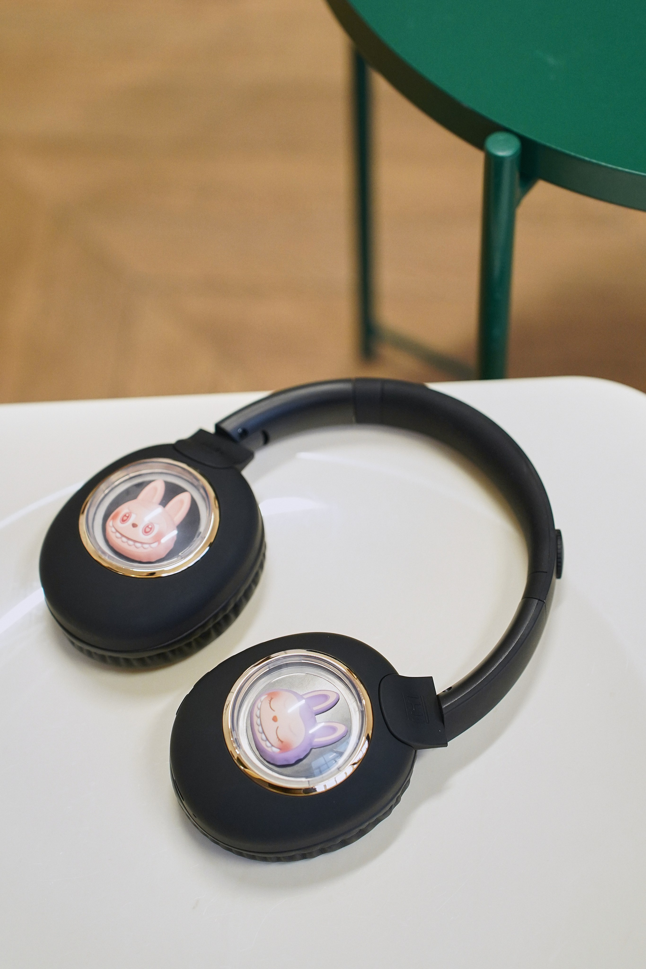 Наушники в интерьере. Фотограф