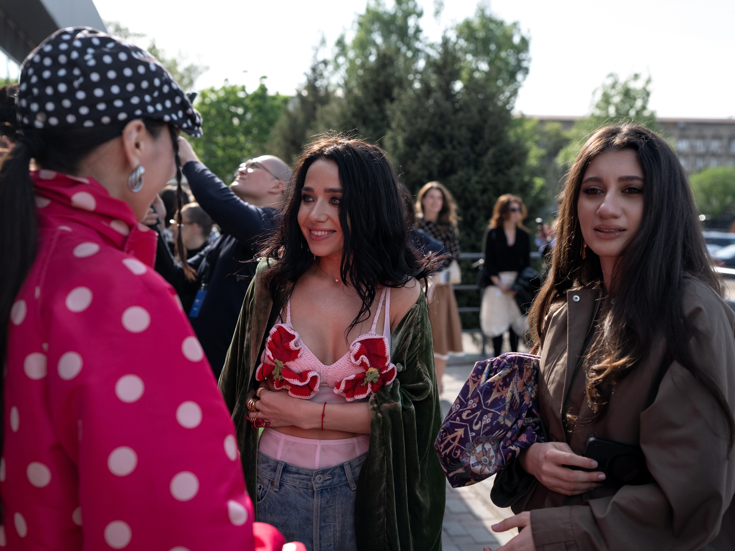 Visa Fashion Week Almaty Pre-Fall 2026 April StreetStyle Day 1. Сайт Алматинского НЮ АРТ, будуар и фэшн фотографа Дениса Карпенко