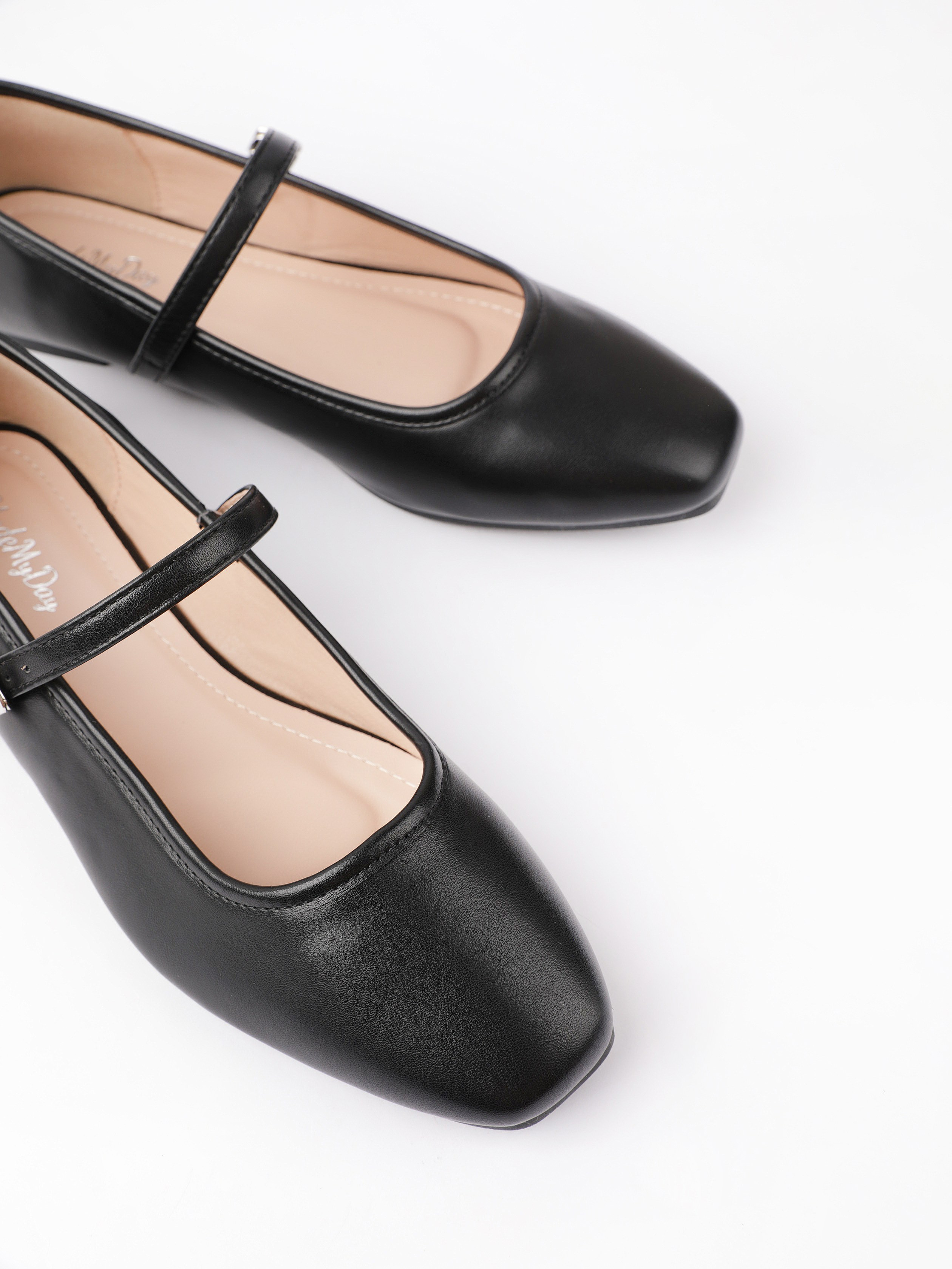 Туфли женские. Фотостудия предметной и модельной съёмки для маркетплейсов