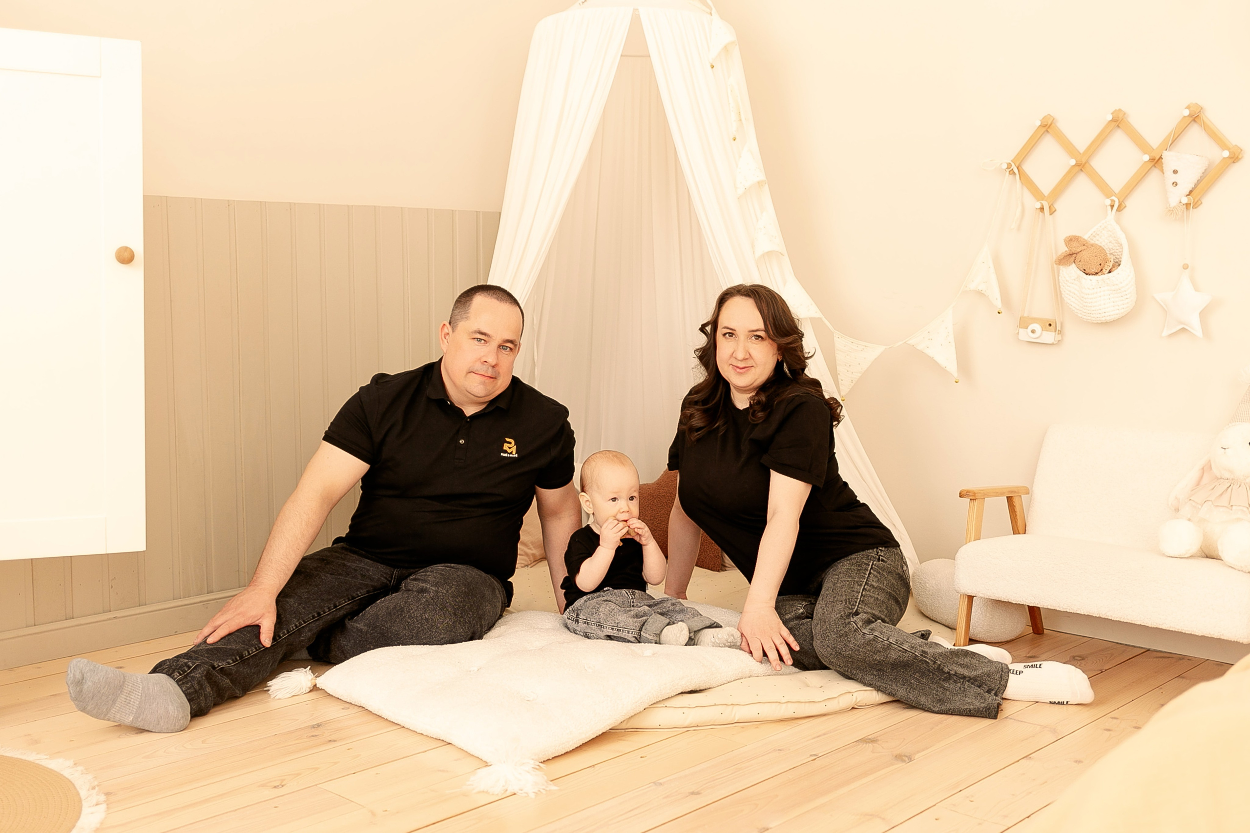 Тимуру 1 годик. Семейный фотограф Фотосессия беременности  Екатеринбург Елена Луткова