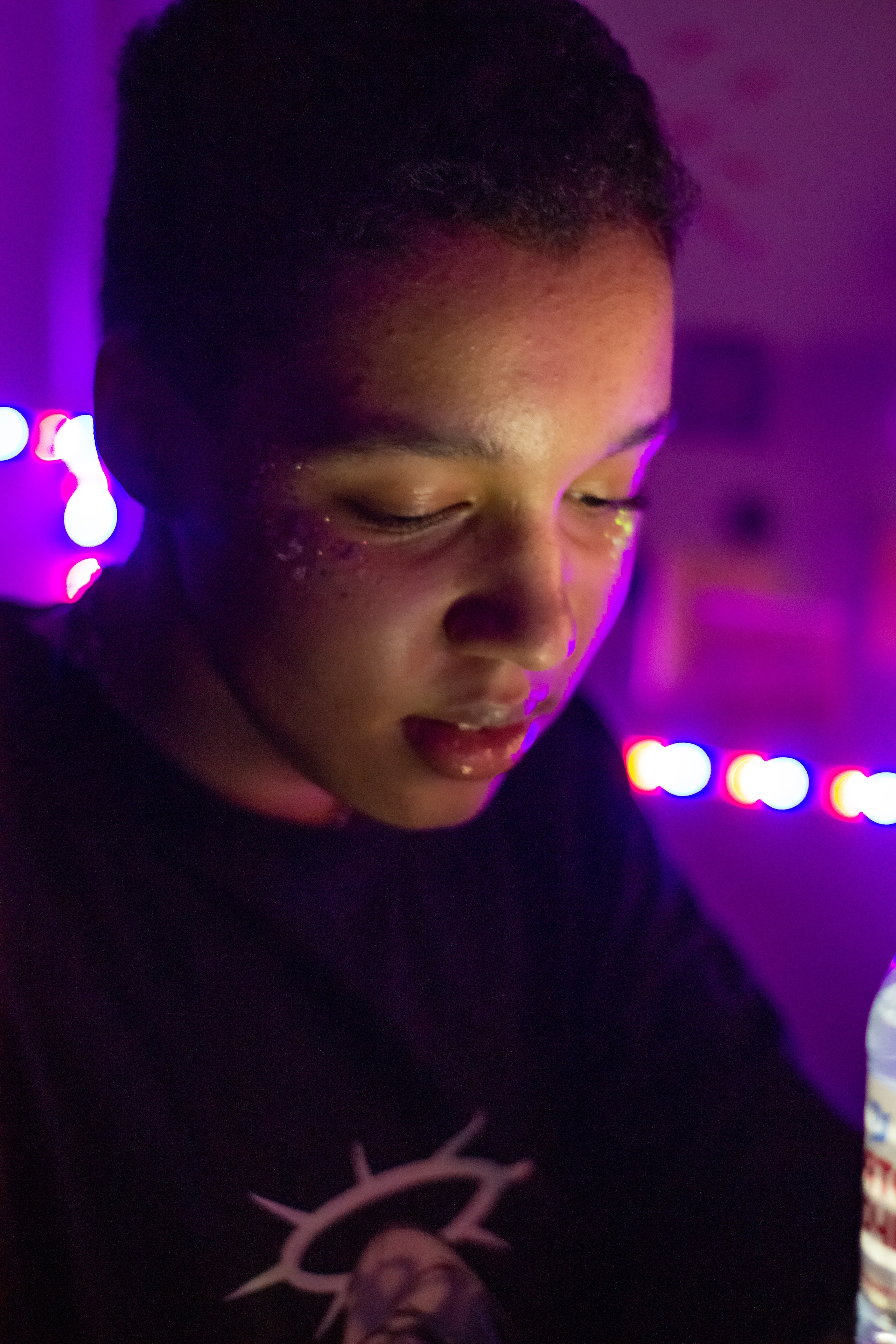 Эстер в неоне. Фотограф и видеограф в Москве Анна Матюхина