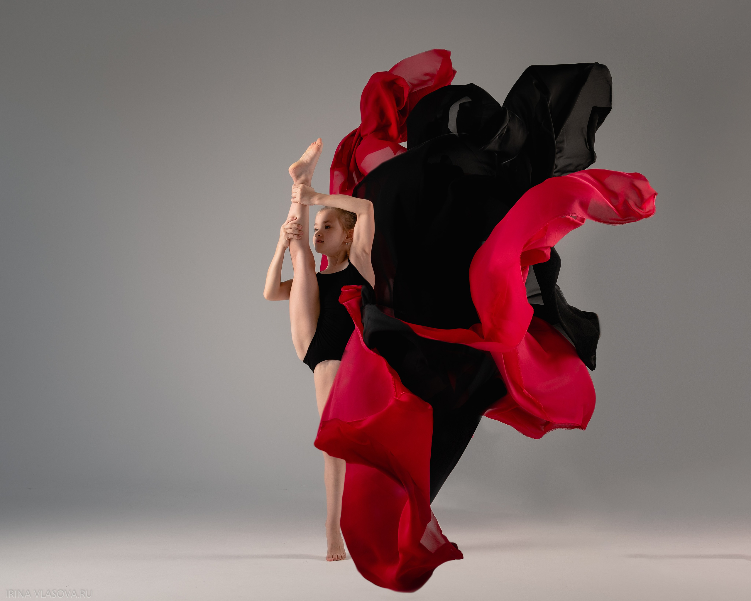 фотосессия гимнасток с тканями