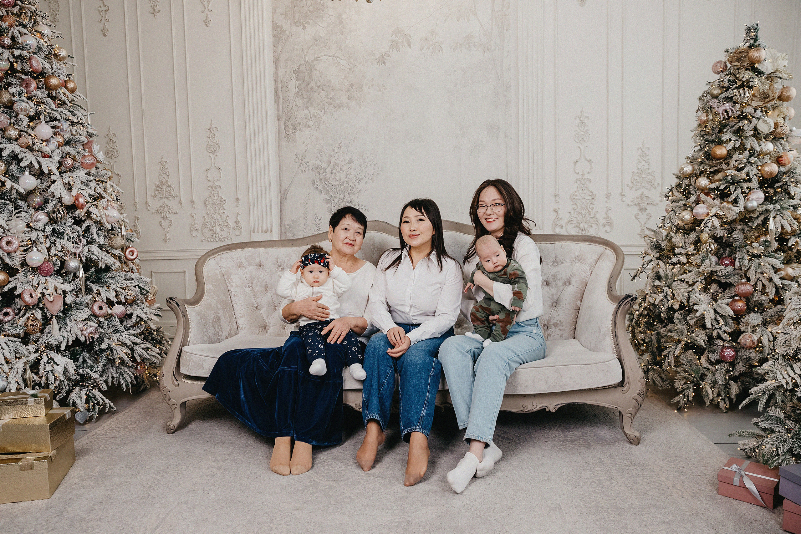 Семейная фотосессия в фотостудии 2Stula. Свадебный, семейный и портретный фотограф в Алматы, Костанай