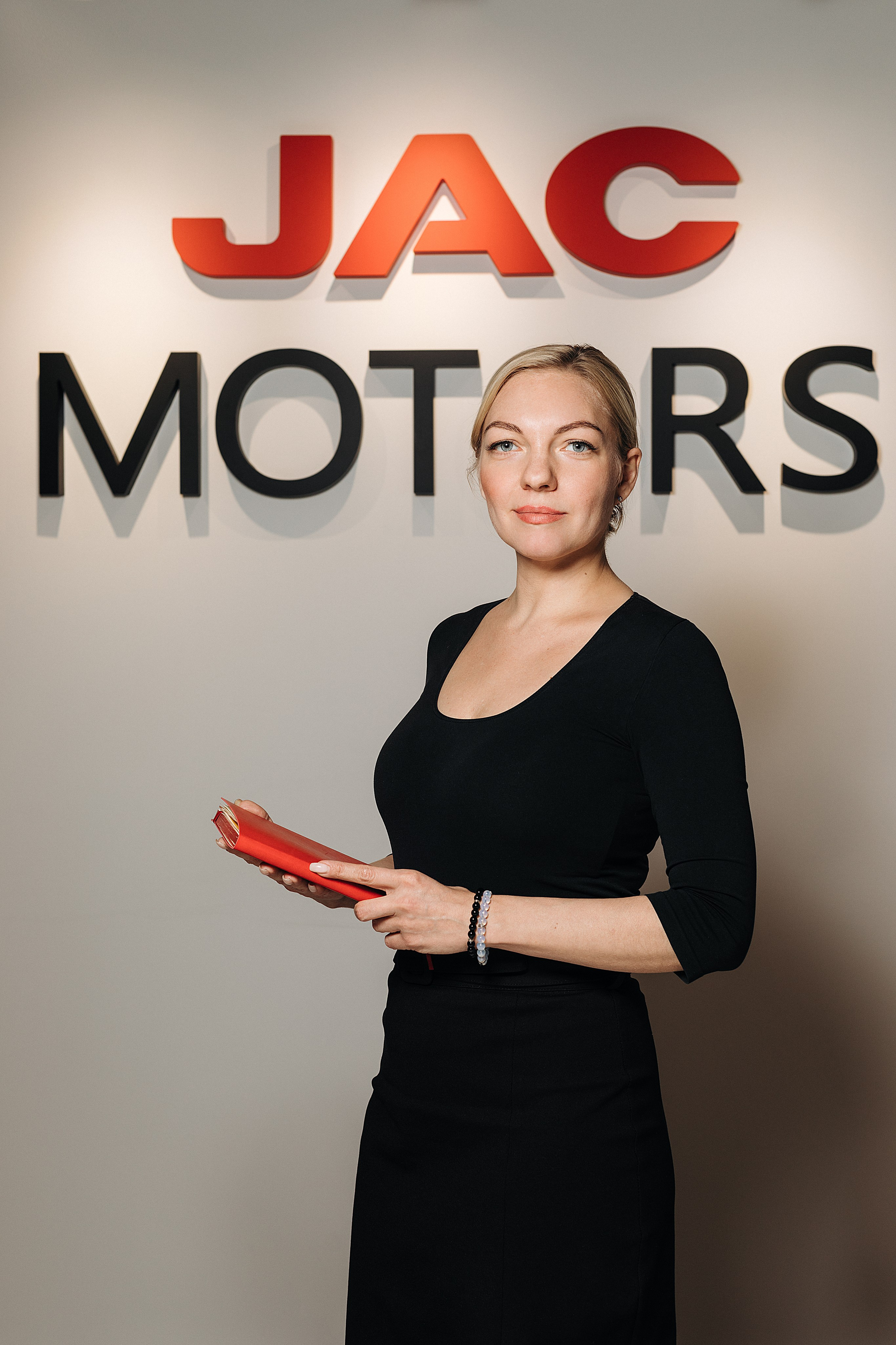 Компания JAC MOTORS. портреты для публикаций. Портретный фотограф в Москве и МО Зимина Татьяна