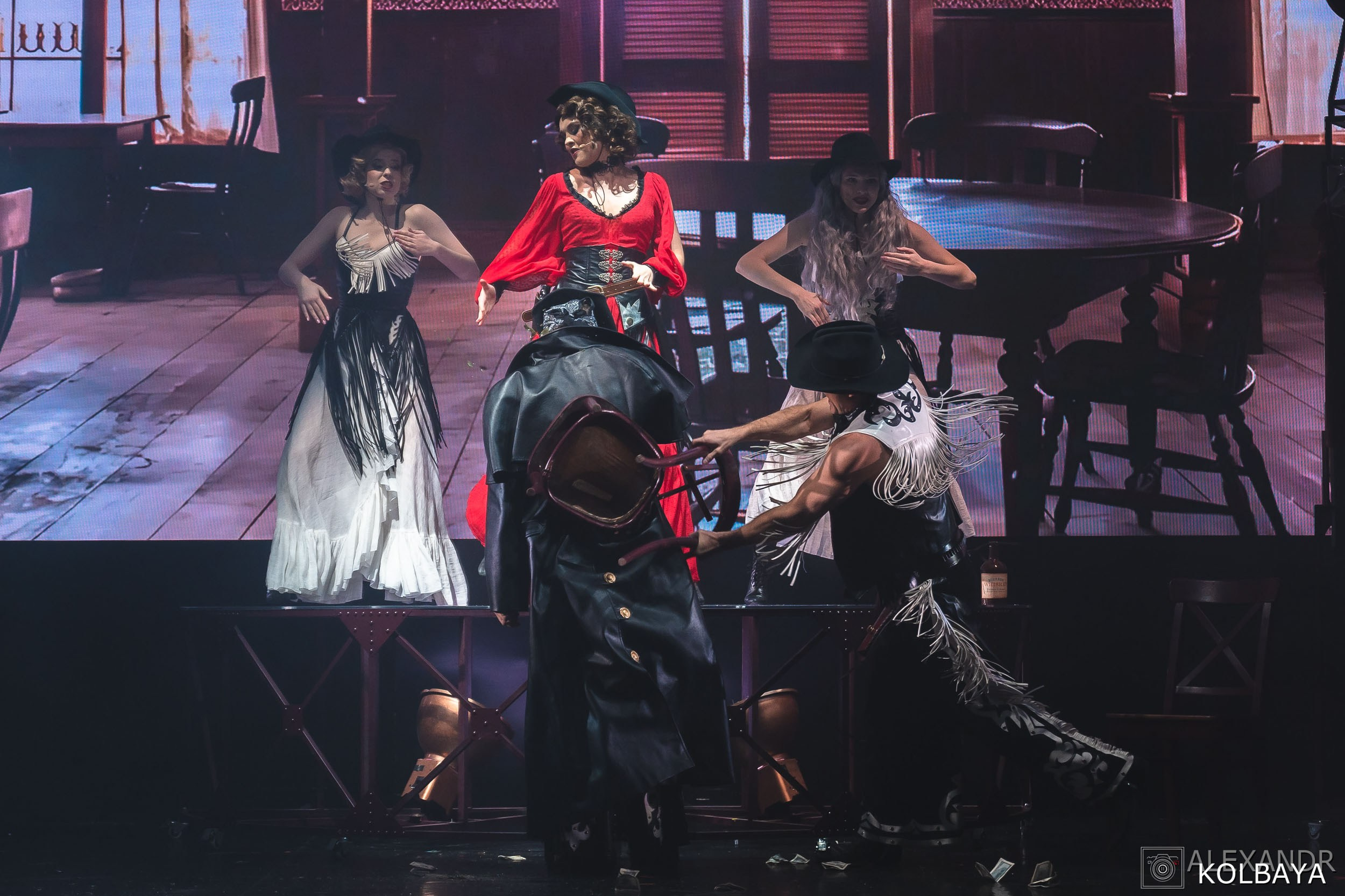 Фотографии со спектакля «Привет, я тетя Чарли». Концертный и театральный репортажный фотограф в Москве Александр Колбая